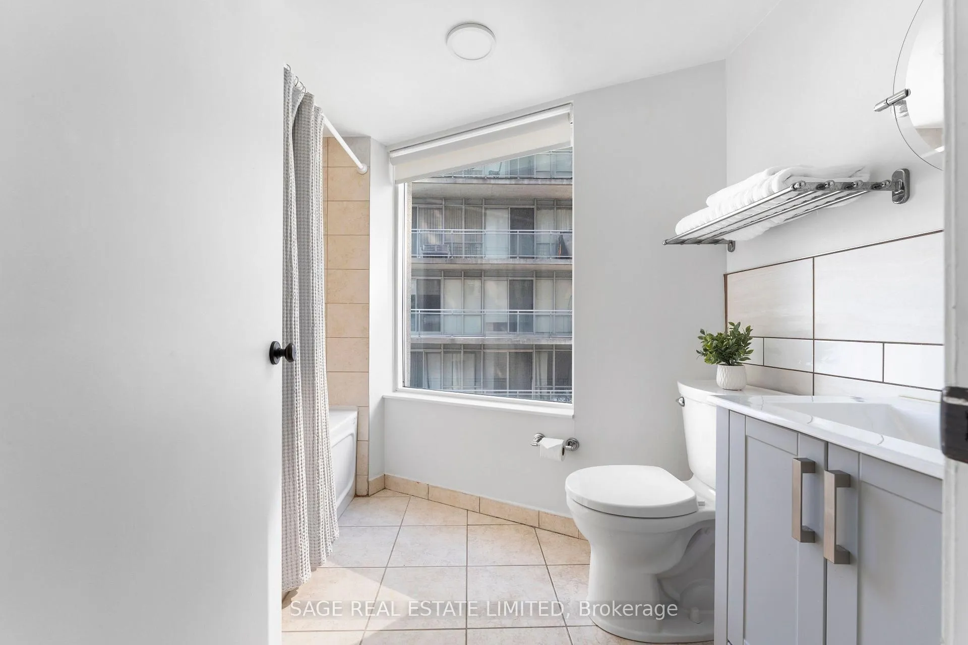 Photo 11 of Unit 1507, 200 Victoria Street, Toronto, Church-Yonge Corridor — HOMEH