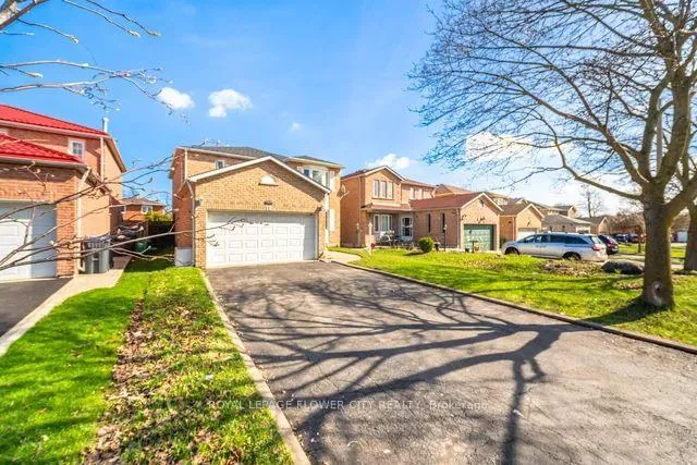 Photo 4 of 10 Burnhope Drive, Brampton, Brampton West — HOMEH