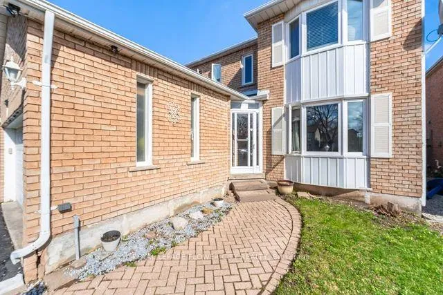 Photo 5 of 10 Burnhope Drive, Brampton, Brampton West — HOMEH