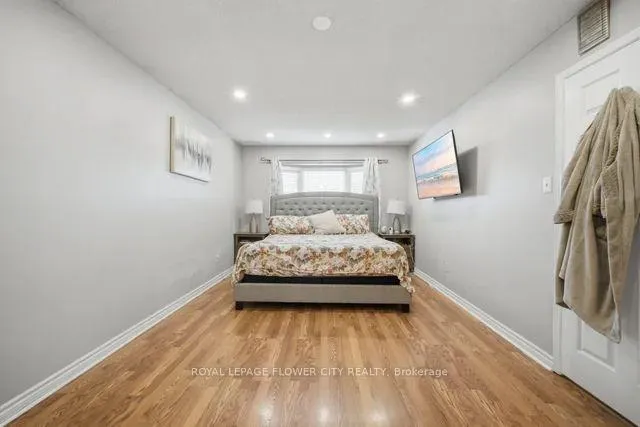 Photo 28 of 10 Burnhope Drive, Brampton, Brampton West — HOMEH