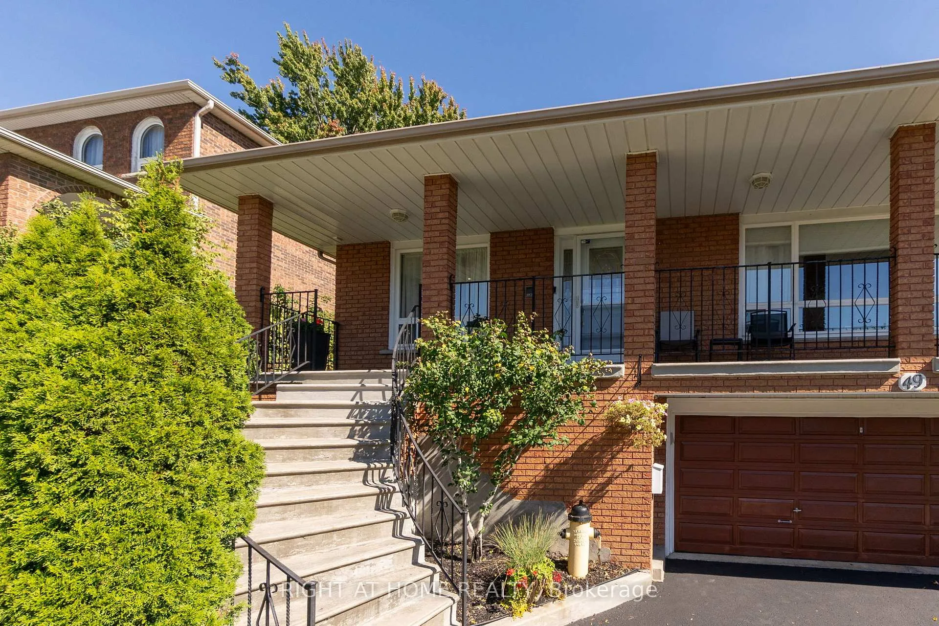 Photo 3 of 49 Pioneer Lane, Vaughan, East Woodbridge — HOMEH
