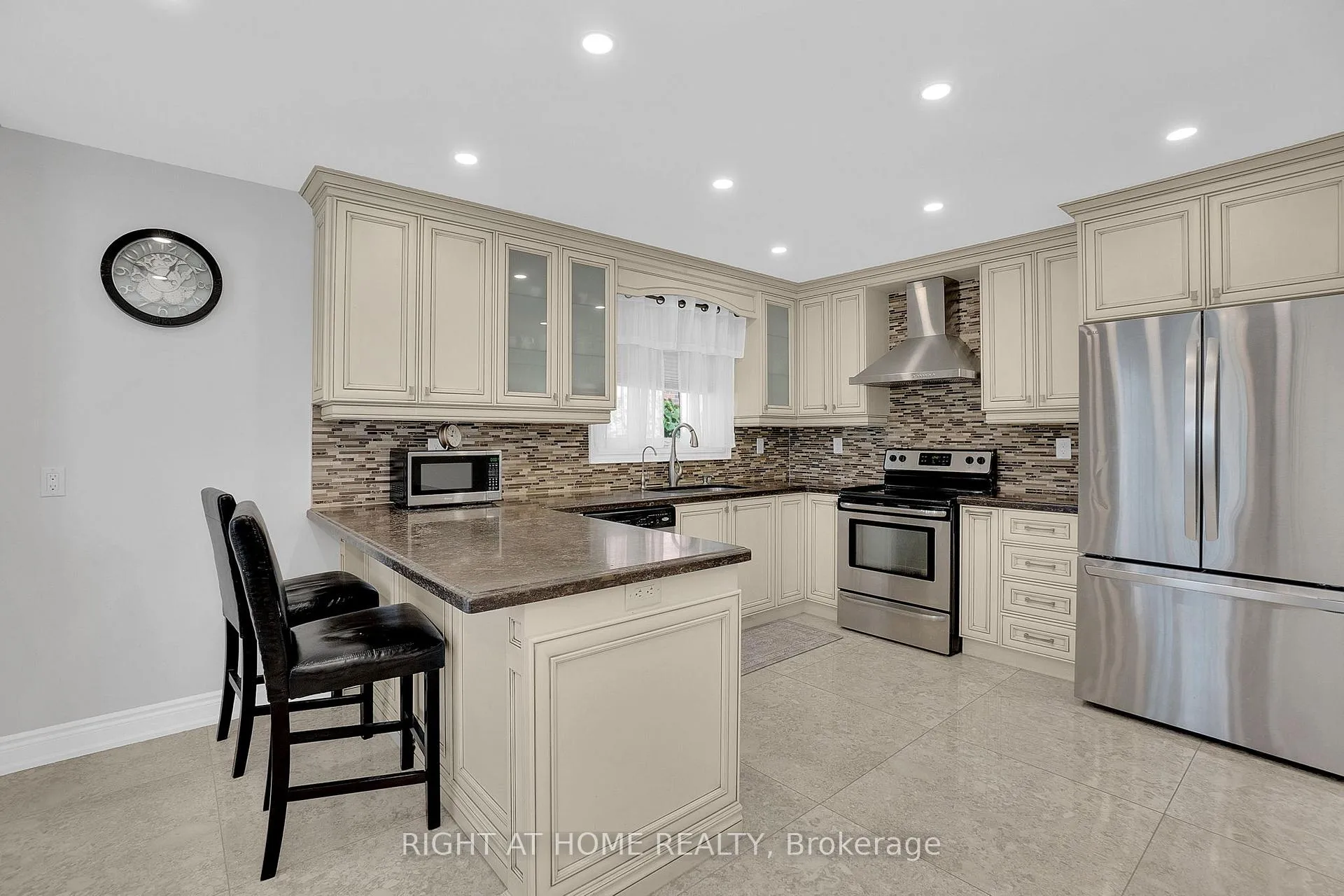 Photo 6 of 49 Pioneer Lane, Vaughan, East Woodbridge — HOMEH