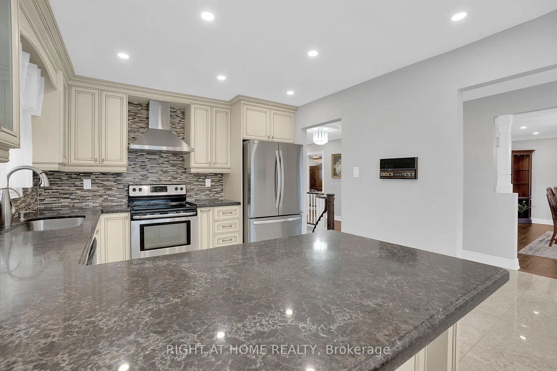 Photo 9 of 49 Pioneer Lane, Vaughan, East Woodbridge — HOMEH
