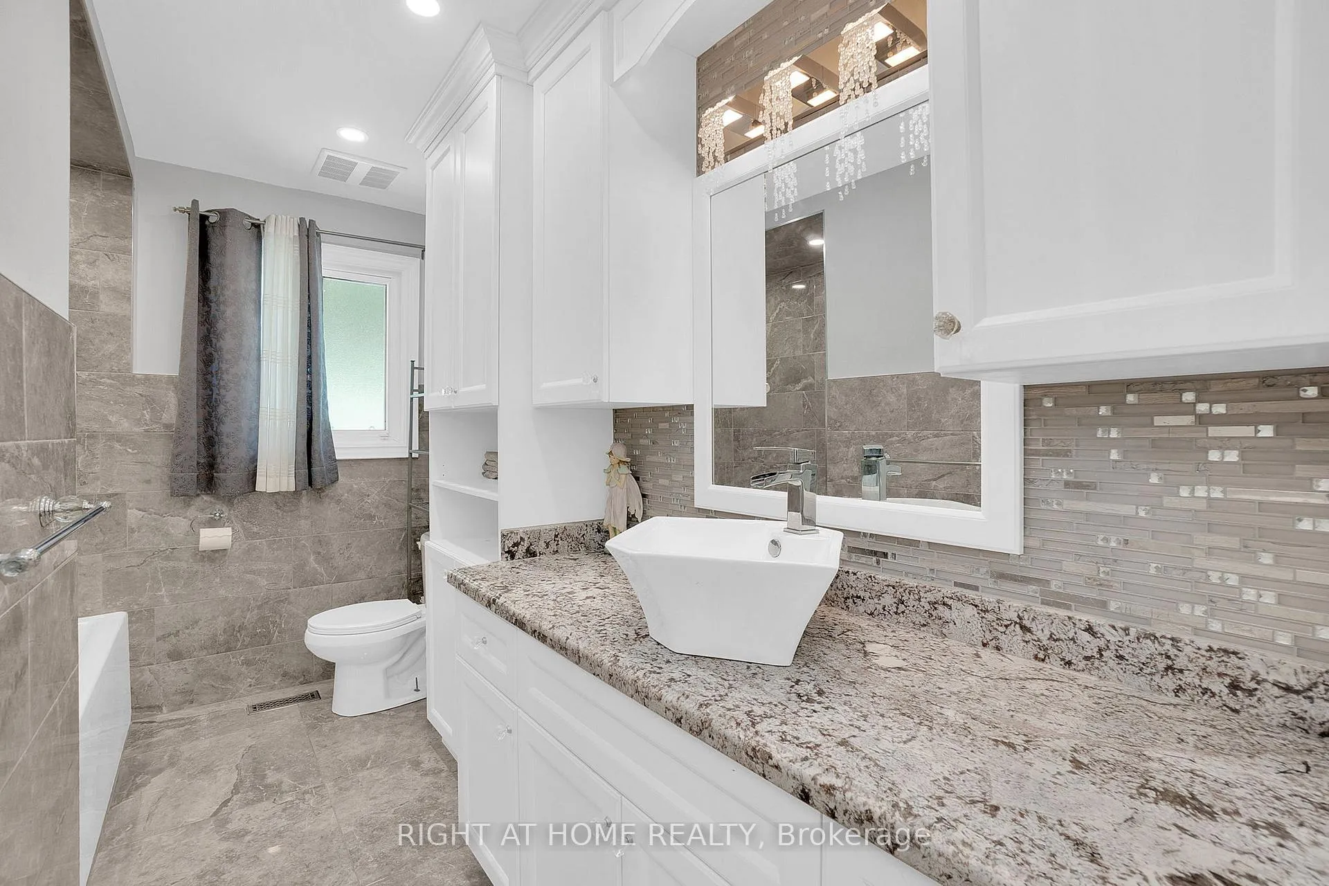 Photo 21 of 49 Pioneer Lane, Vaughan, East Woodbridge — HOMEH