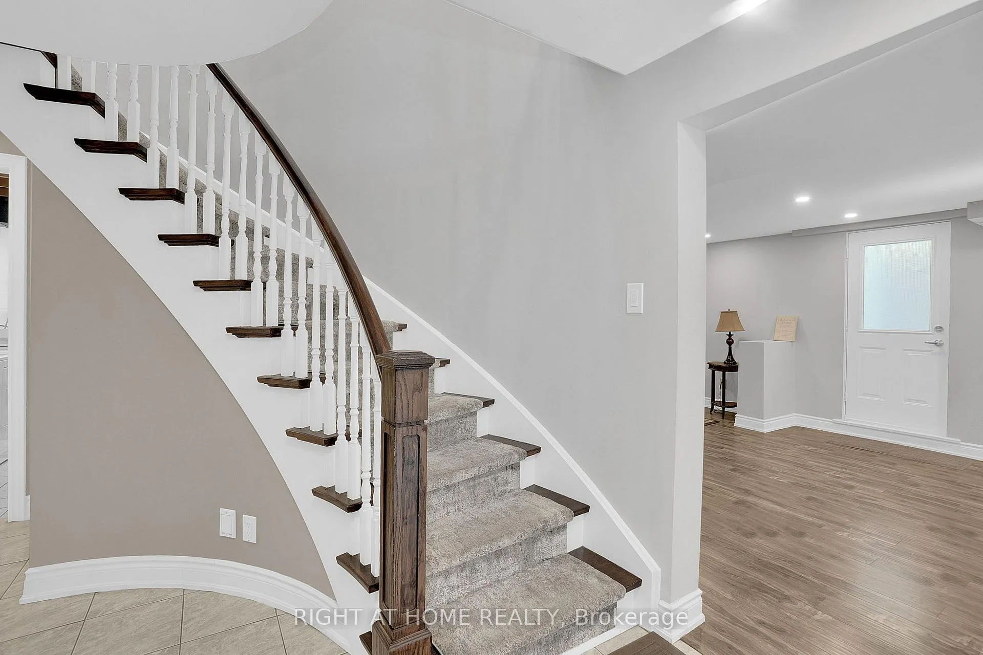 Photo 24 of 49 Pioneer Lane, Vaughan, East Woodbridge — HOMEH