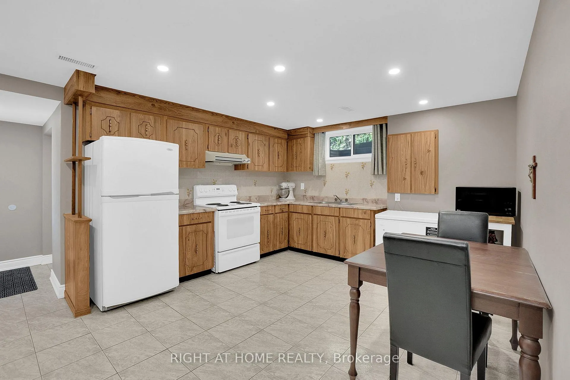 Photo 25 of 49 Pioneer Lane, Vaughan, East Woodbridge — HOMEH