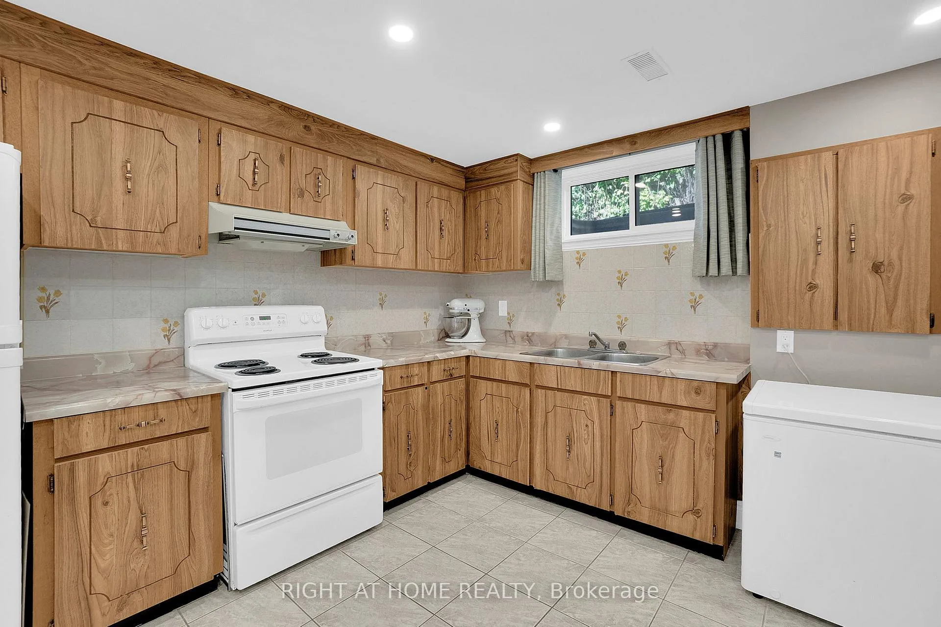 Photo 26 of 49 Pioneer Lane, Vaughan, East Woodbridge — HOMEH