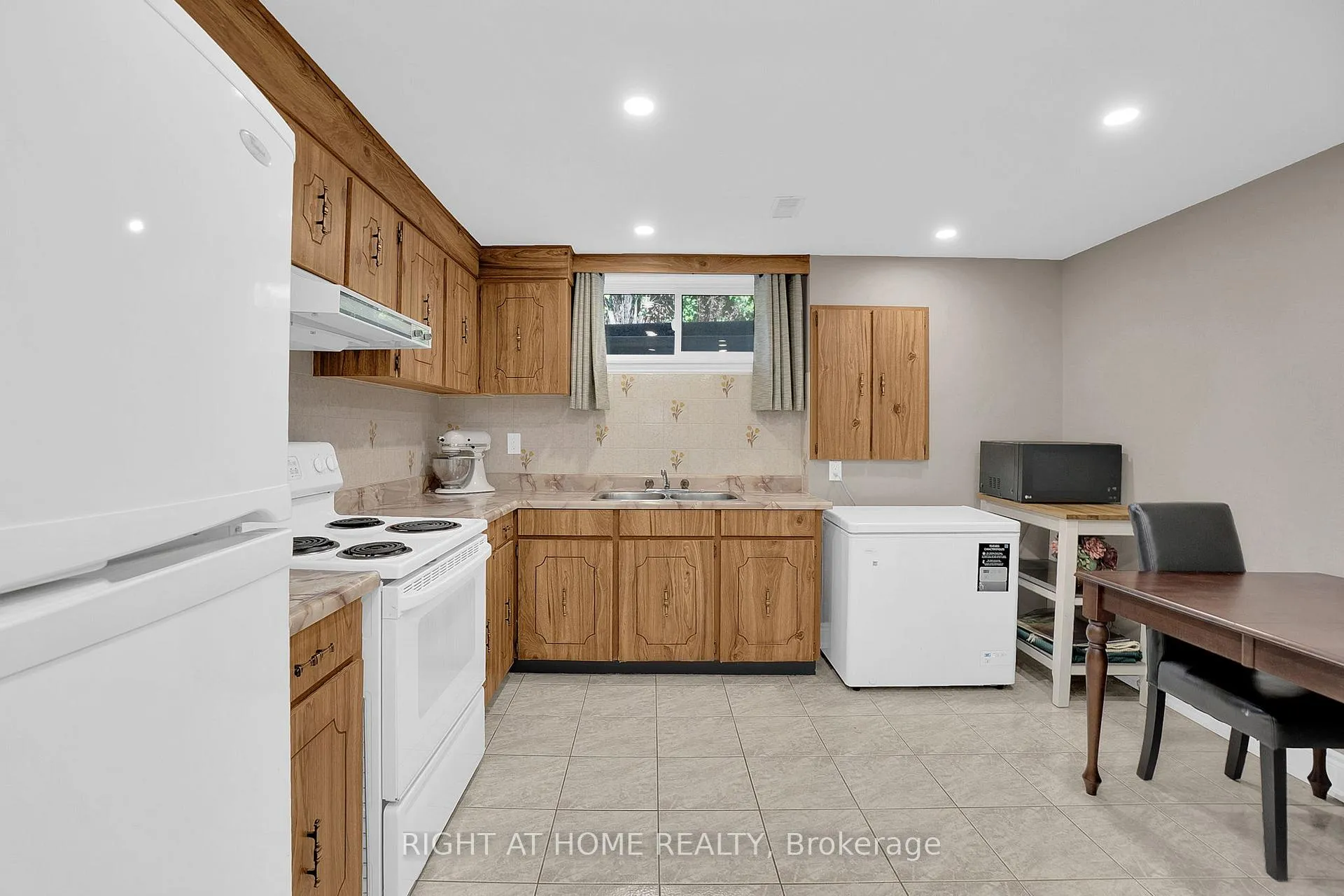 Photo 27 of 49 Pioneer Lane, Vaughan, East Woodbridge — HOMEH