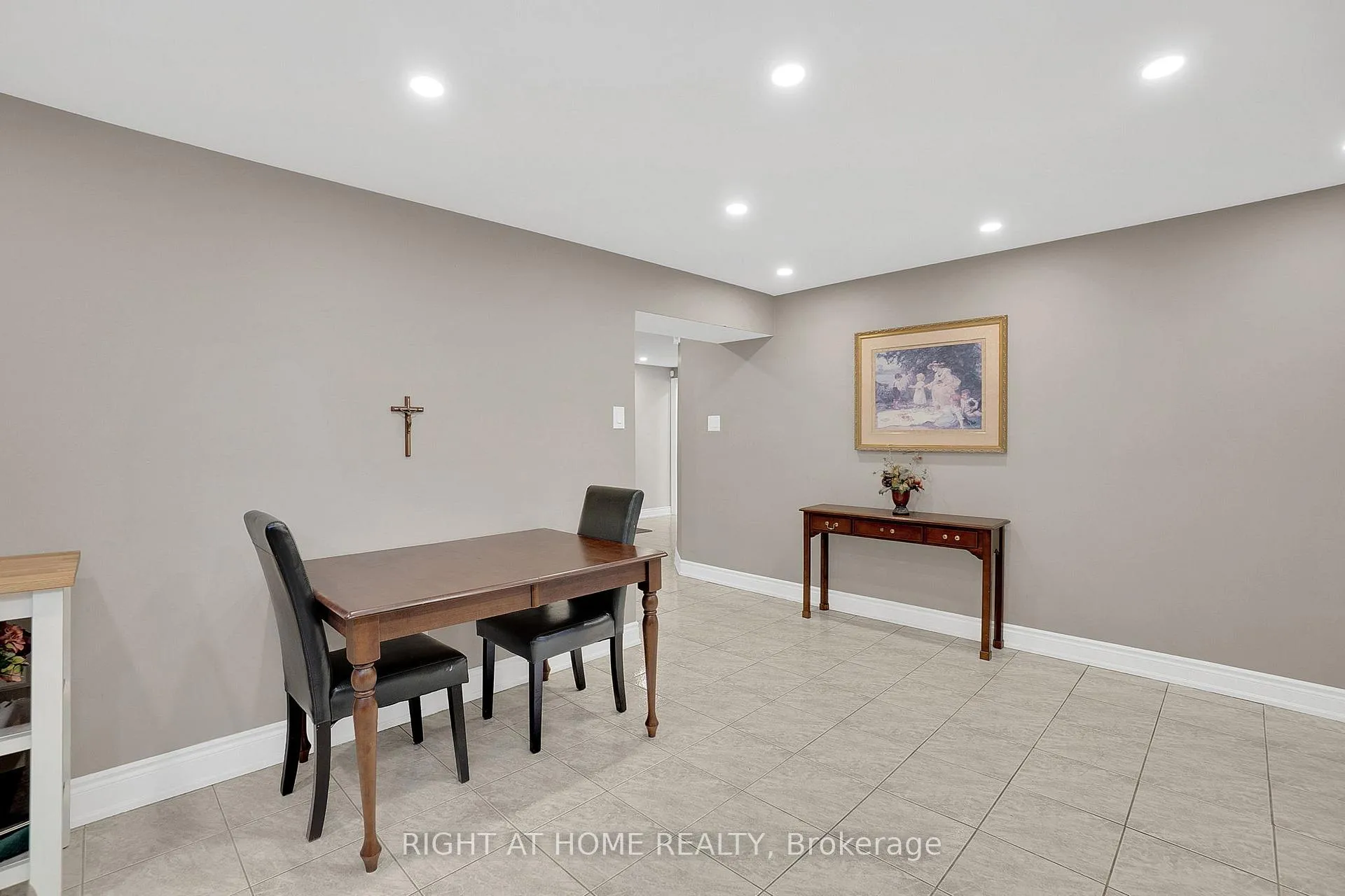 Photo 28 of 49 Pioneer Lane, Vaughan, East Woodbridge — HOMEH