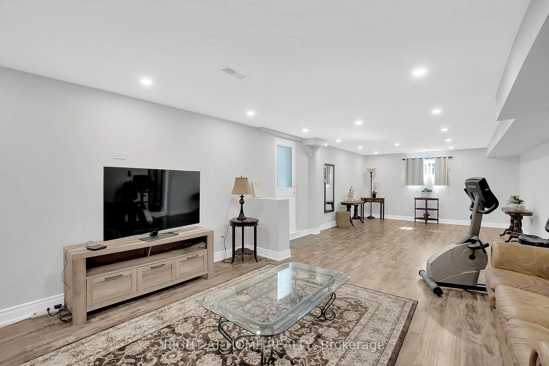Photo 31 of 49 Pioneer Lane, Vaughan, East Woodbridge — HOMEH