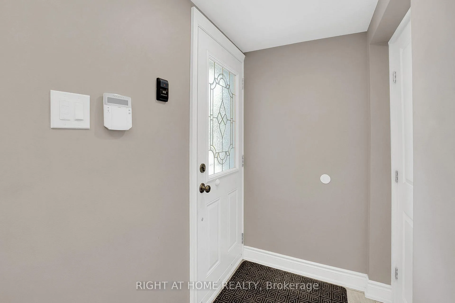 Photo 35 of 49 Pioneer Lane, Vaughan, East Woodbridge — HOMEH