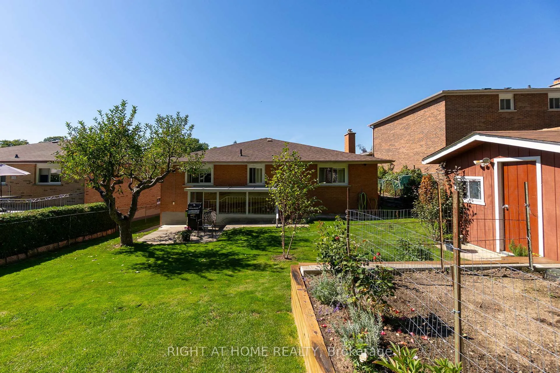 Photo 39 of 49 Pioneer Lane, Vaughan, East Woodbridge — HOMEH