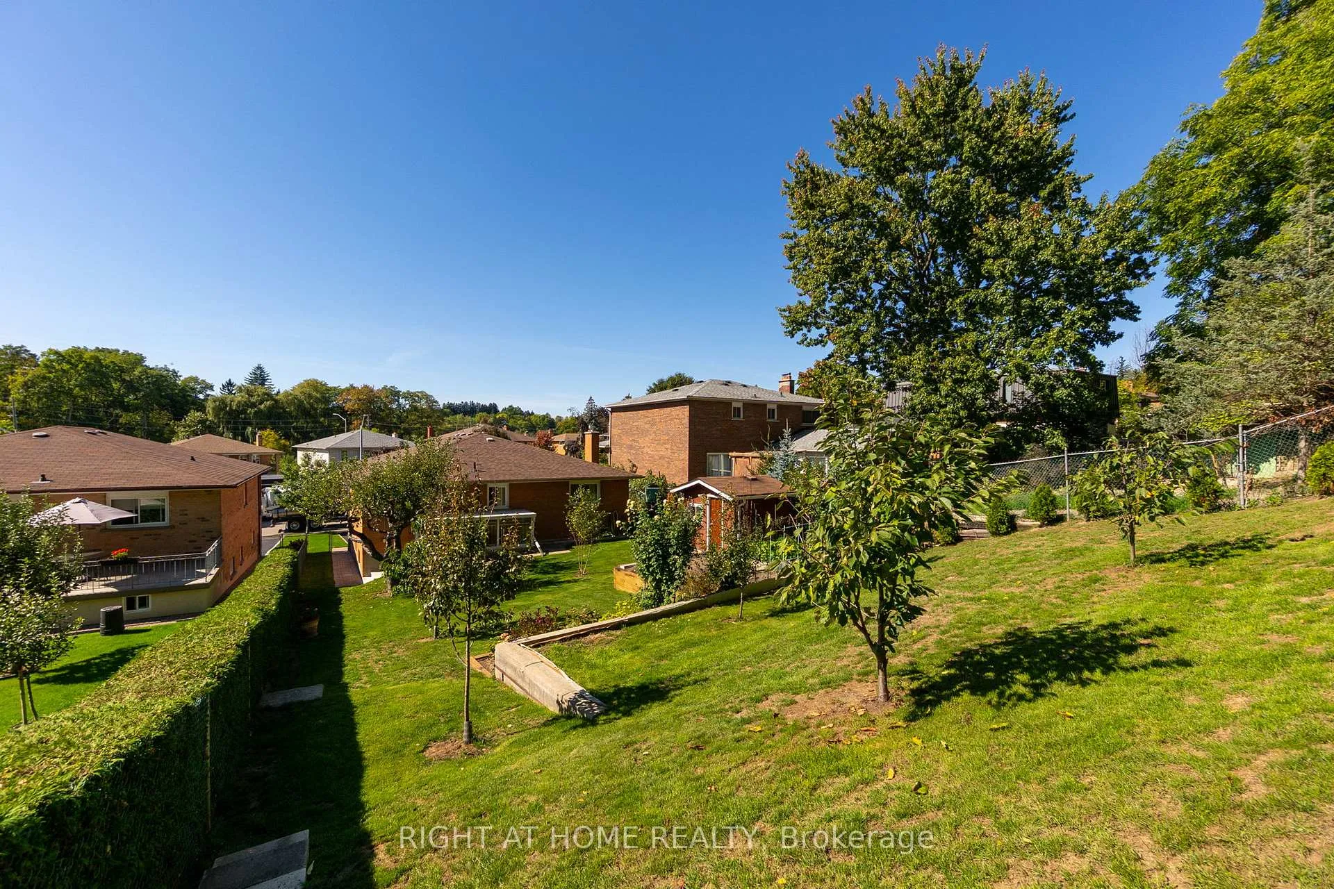 Photo 40 of 49 Pioneer Lane, Vaughan, East Woodbridge — HOMEH