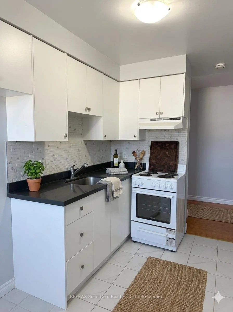 Photo 2 of Unit 14, 15 Mowat Boulevard, Kitchener — HOMEH