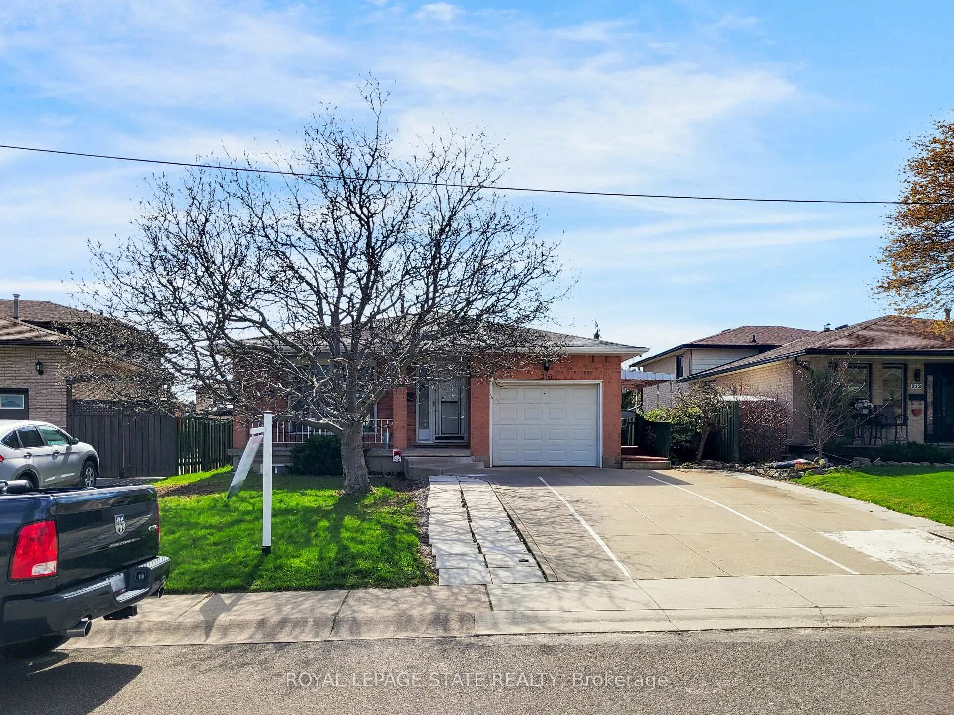 Photo 1 of 216 Ravenbury Drive, Hamilton, Randall — HOMEH