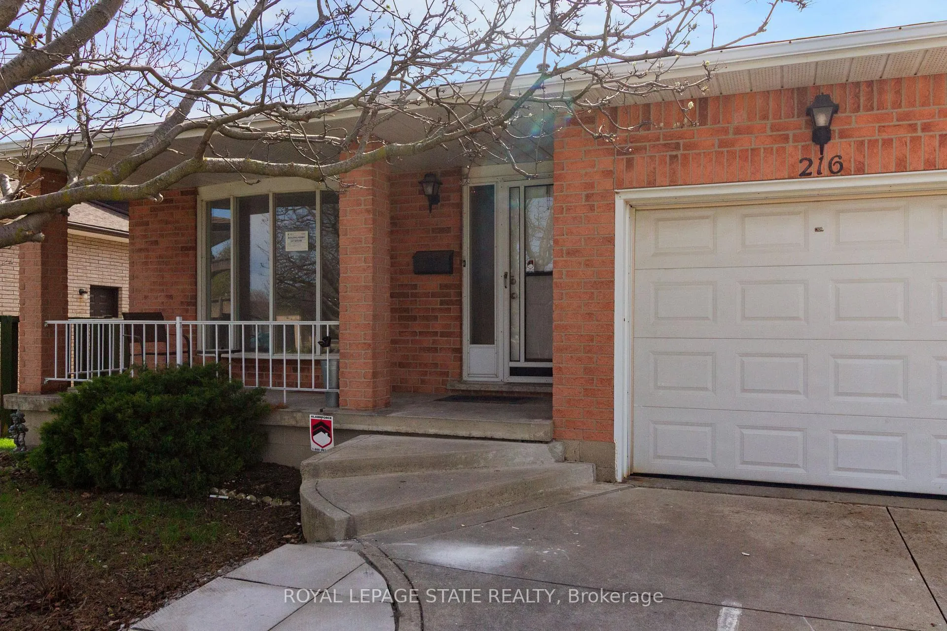 Photo 3 of 216 Ravenbury Drive, Hamilton, Randall — HOMEH