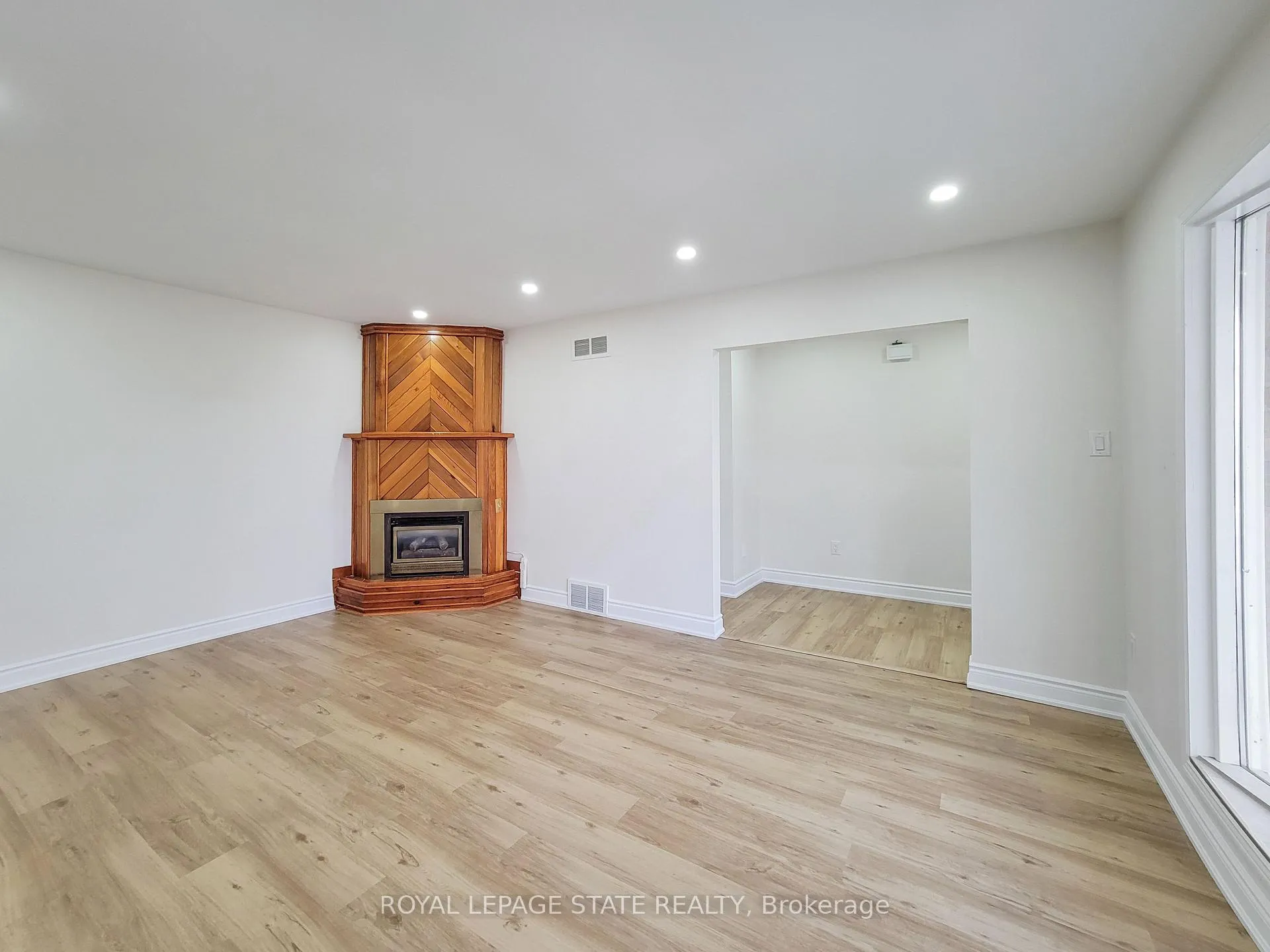 Photo 7 of 216 Ravenbury Drive, Hamilton, Randall — HOMEH