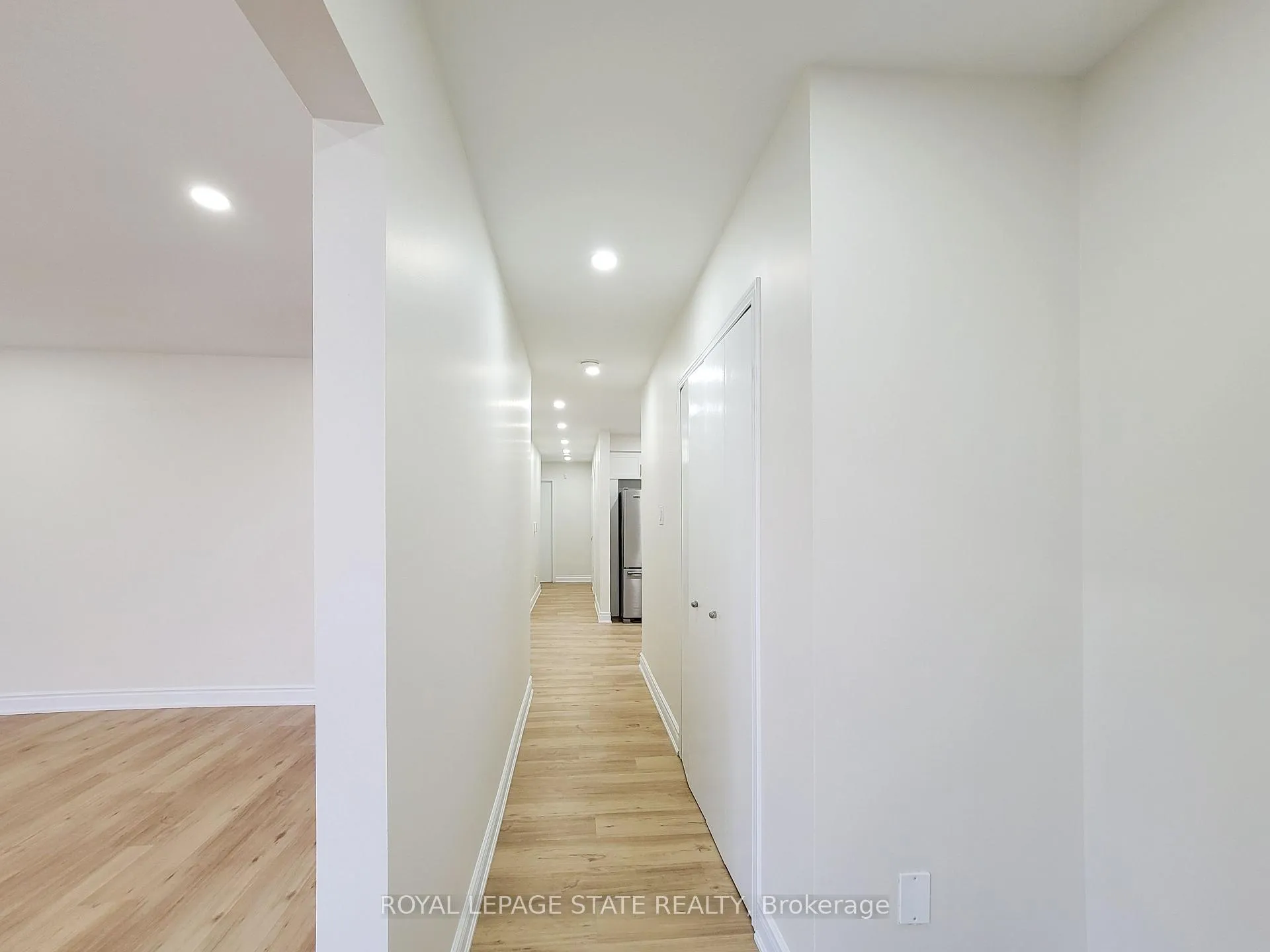 Photo 9 of 216 Ravenbury Drive, Hamilton, Randall — HOMEH