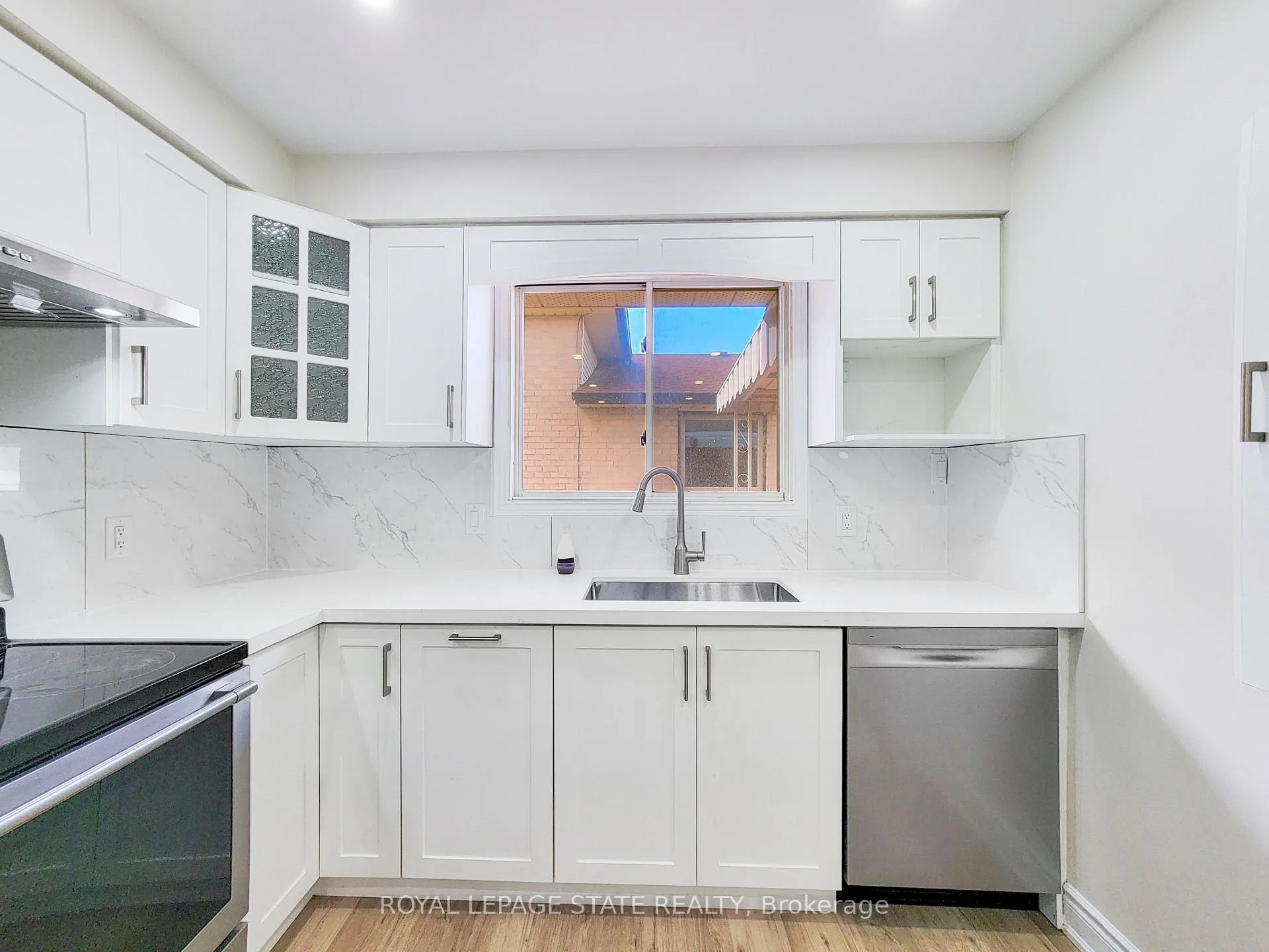 Photo 11 of 216 Ravenbury Drive, Hamilton, Randall — HOMEH