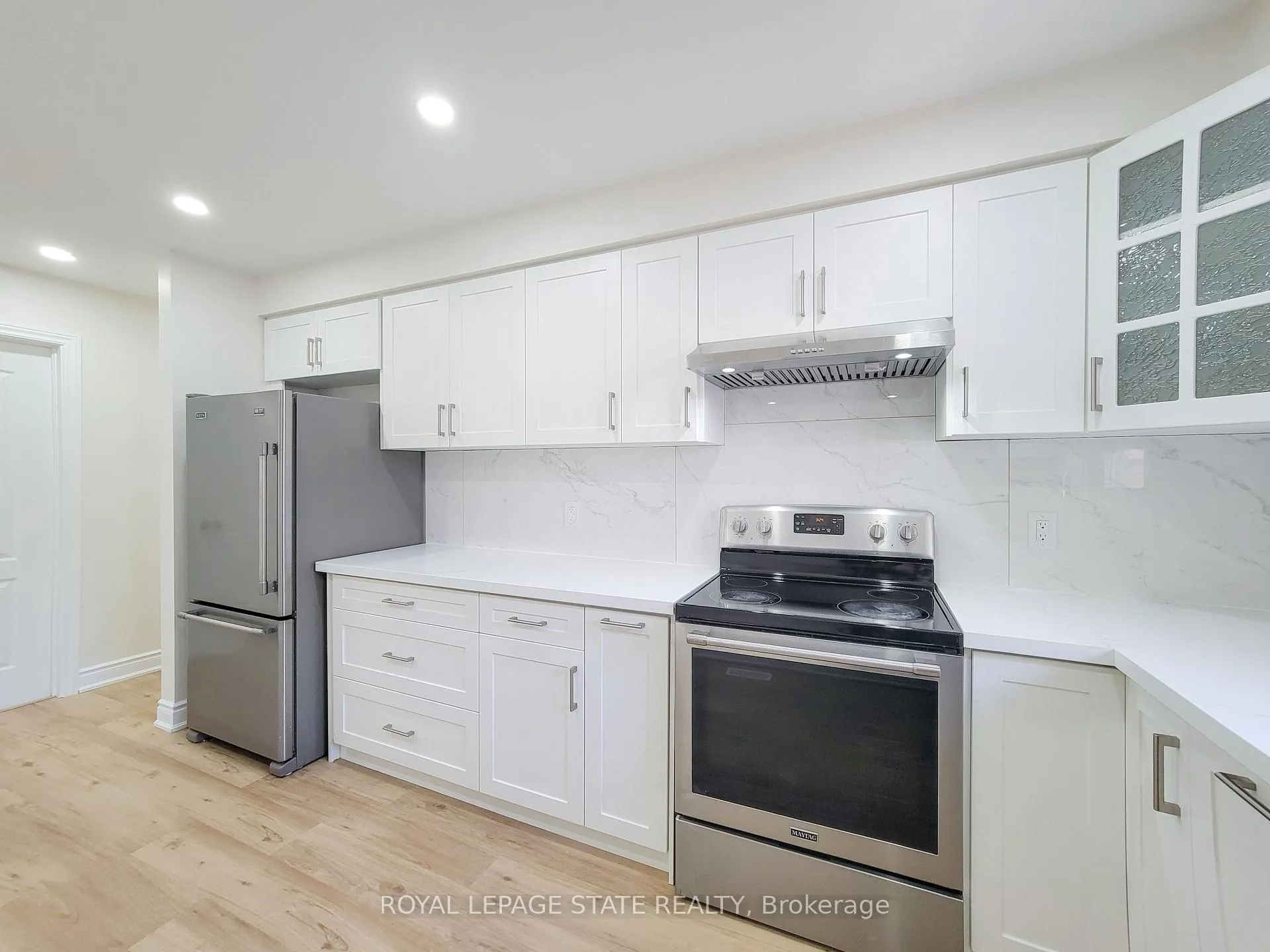 Photo 12 of 216 Ravenbury Drive, Hamilton, Randall — HOMEH
