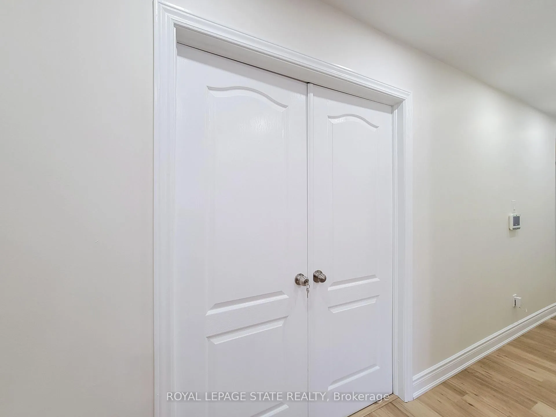 Photo 13 of 216 Ravenbury Drive, Hamilton, Randall — HOMEH