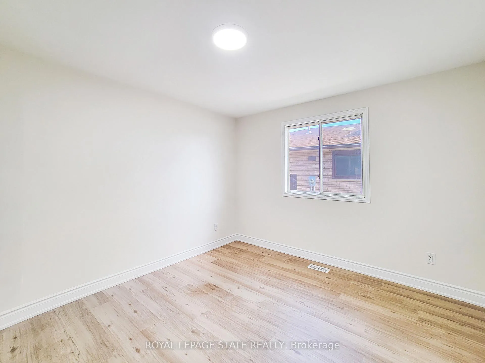 Photo 14 of 216 Ravenbury Drive, Hamilton, Randall — HOMEH