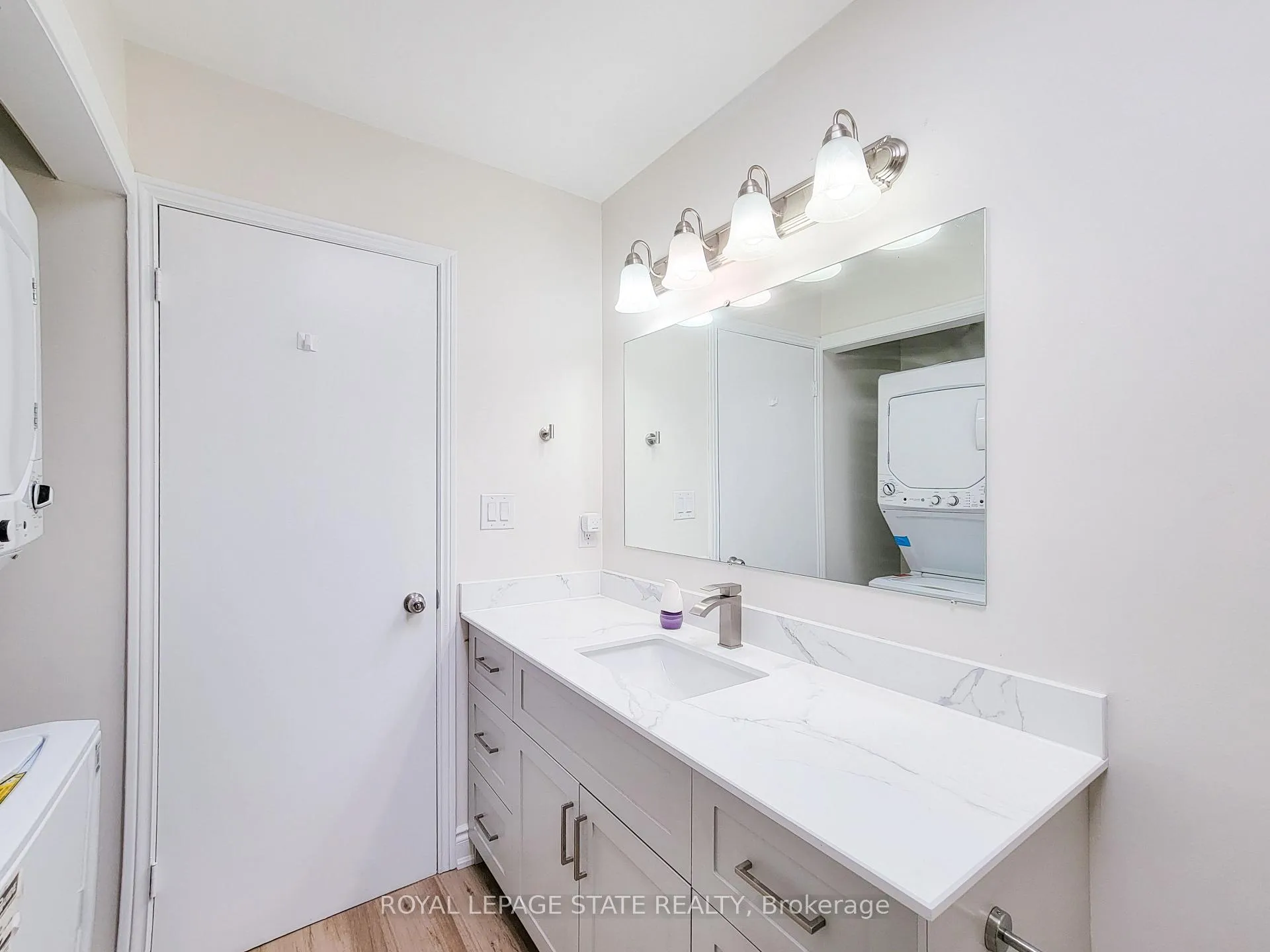 Photo 17 of 216 Ravenbury Drive, Hamilton, Randall — HOMEH