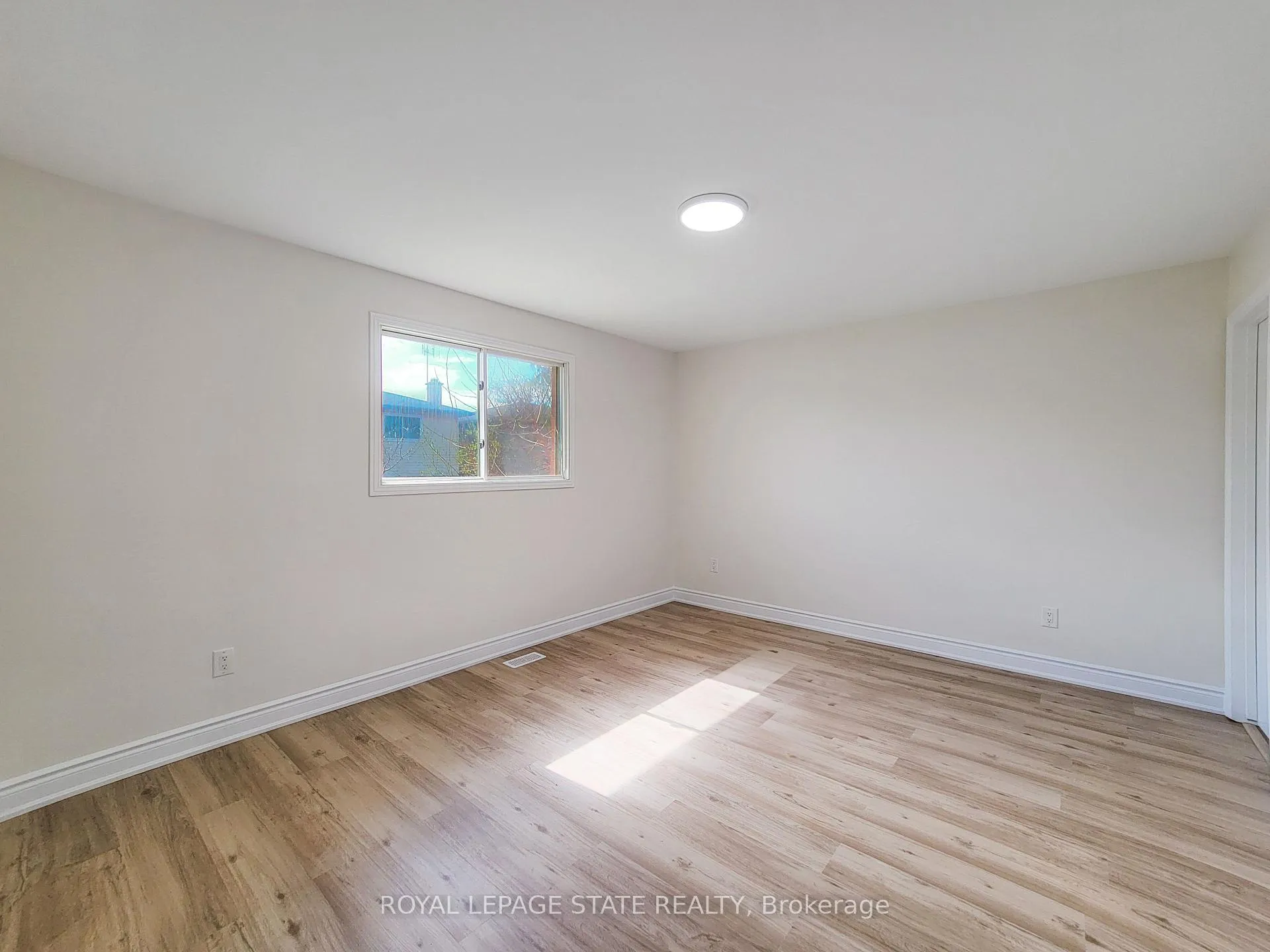 Photo 21 of 216 Ravenbury Drive, Hamilton, Randall — HOMEH