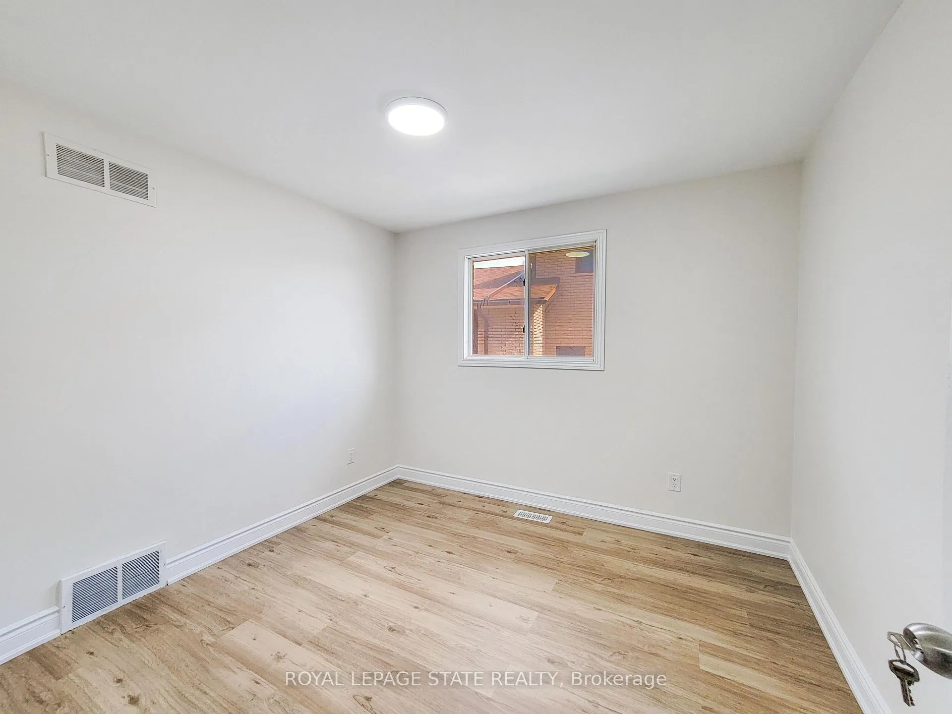 Photo 23 of 216 Ravenbury Drive, Hamilton, Randall — HOMEH
