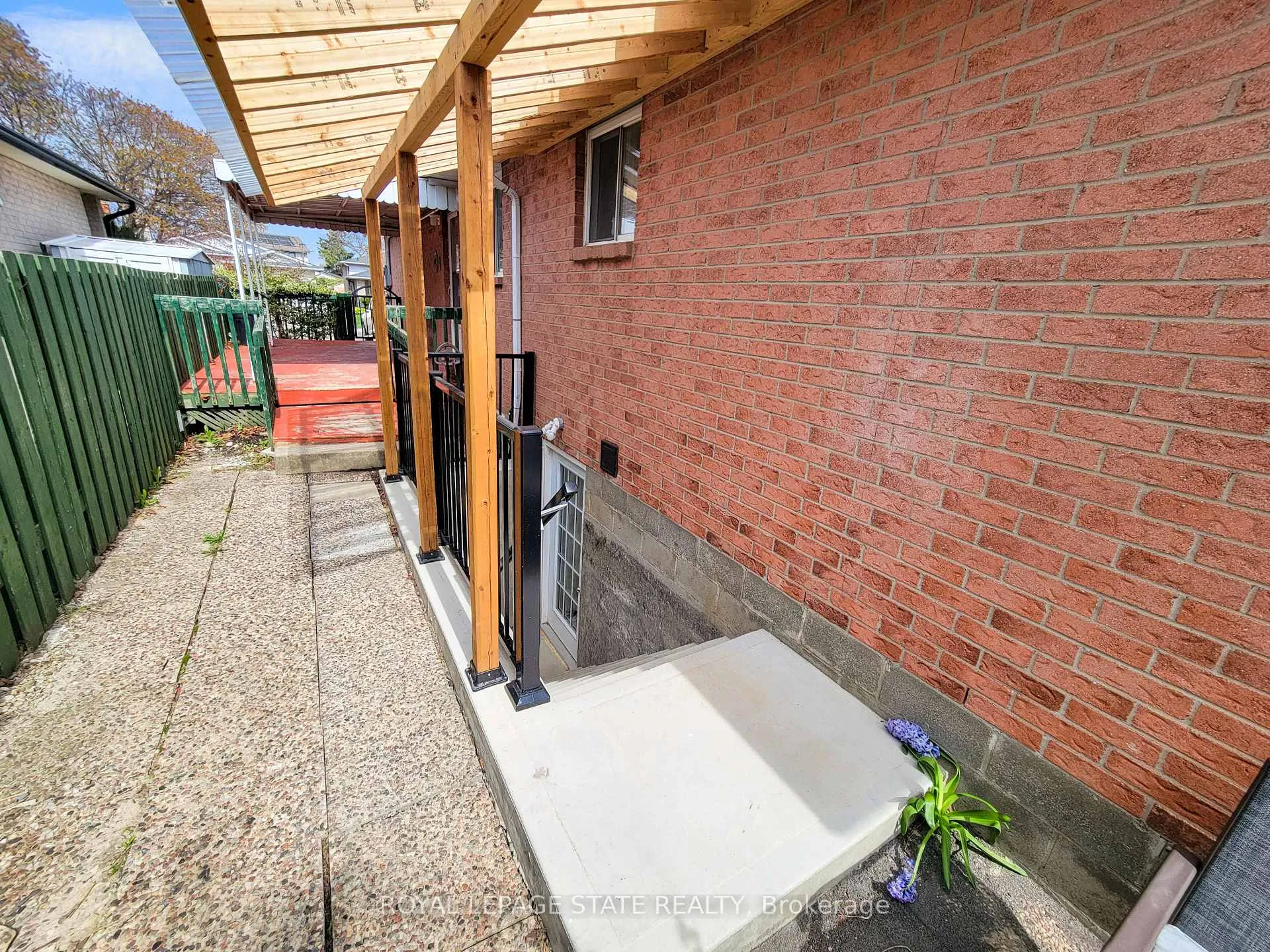 Photo 27 of 216 Ravenbury Drive, Hamilton, Randall — HOMEH