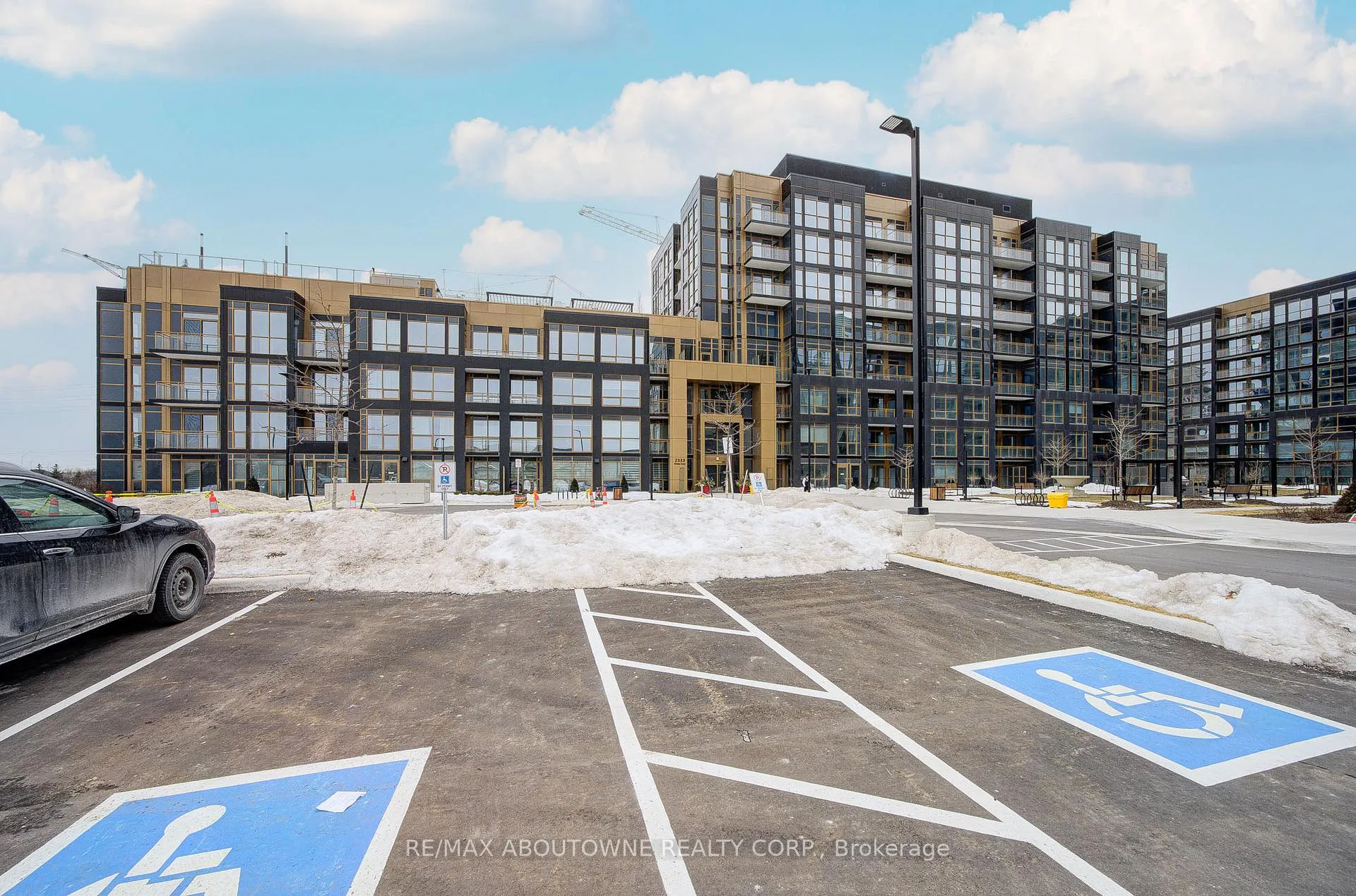 Photo 2 of Unit 604, 2333 Khalsa Gate, Oakville, Westmount — HOMEH