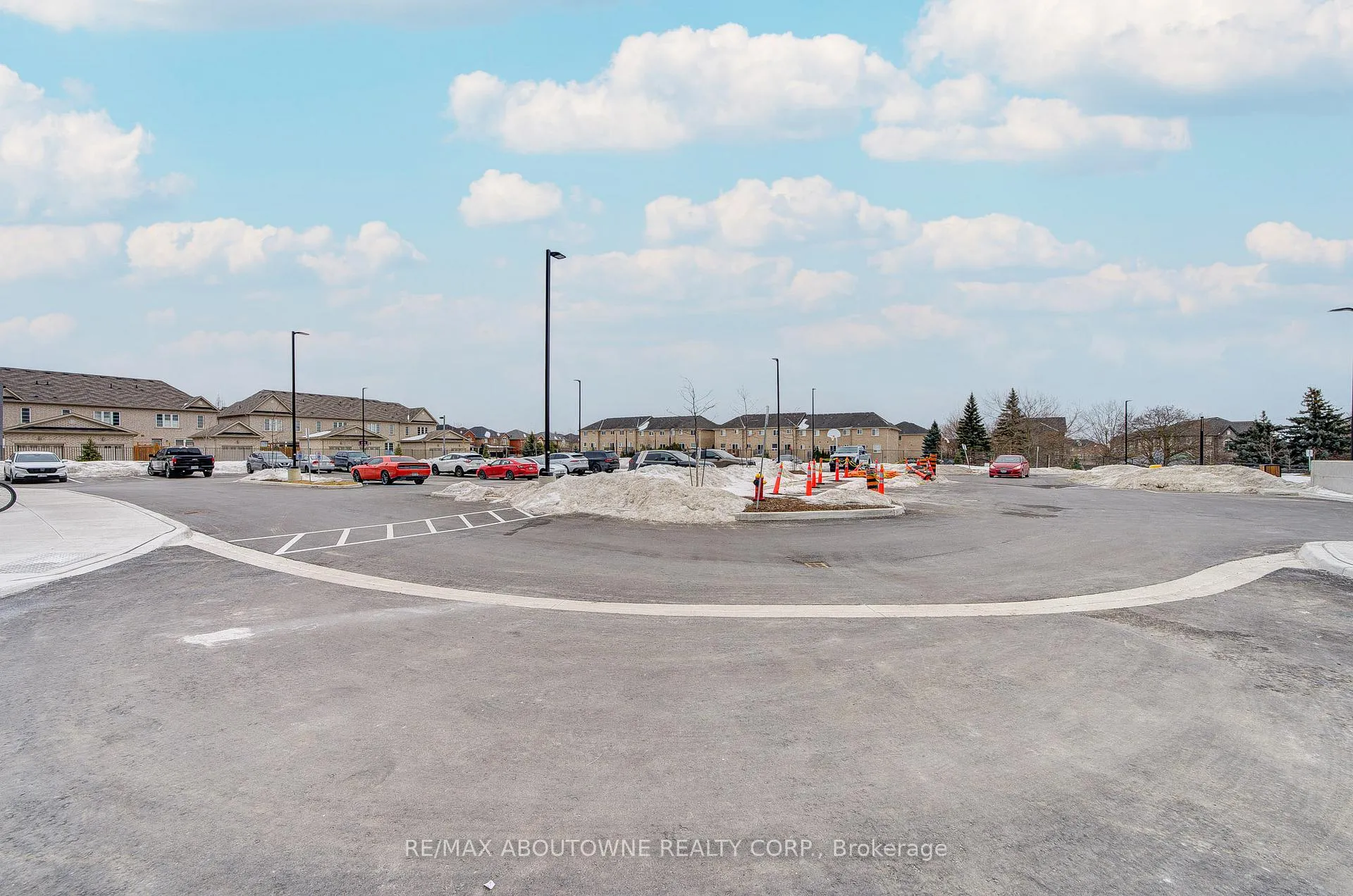 Photo 4 of Unit 604, 2333 Khalsa Gate, Oakville, Westmount — HOMEH