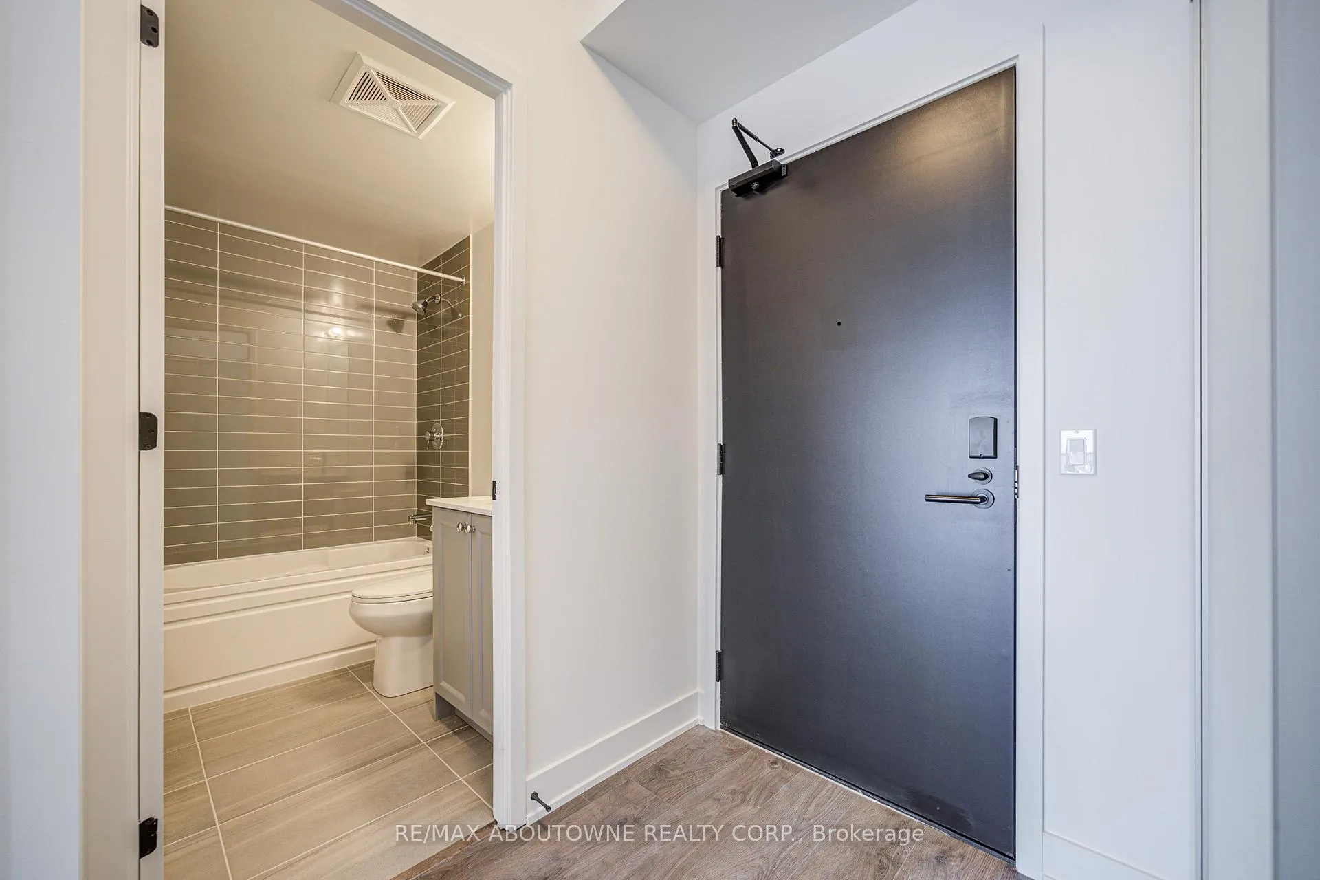 Photo 10 of Unit 604, 2333 Khalsa Gate, Oakville, Westmount — HOMEH