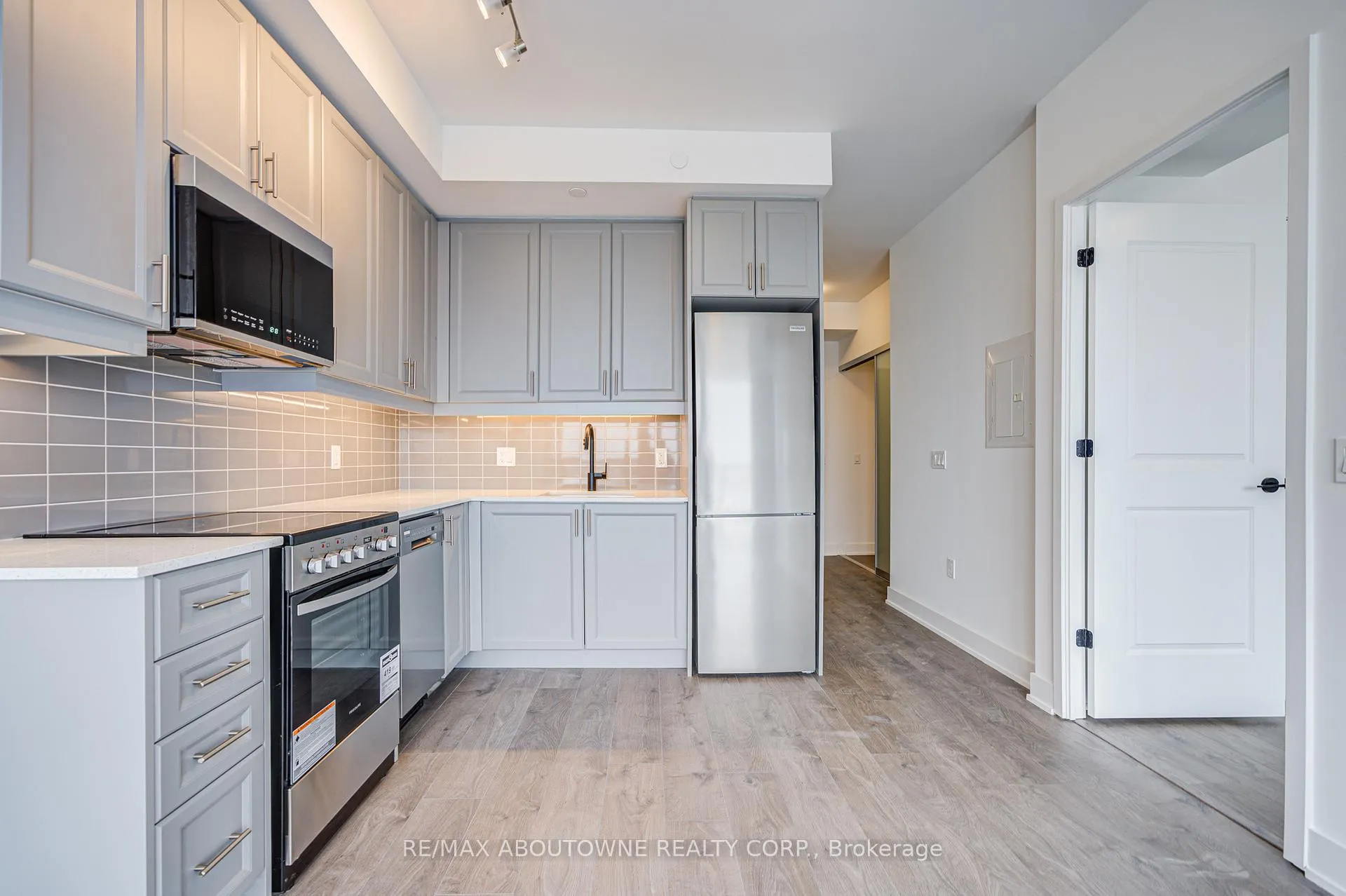Photo 19 of Unit 604, 2333 Khalsa Gate, Oakville, Westmount — HOMEH