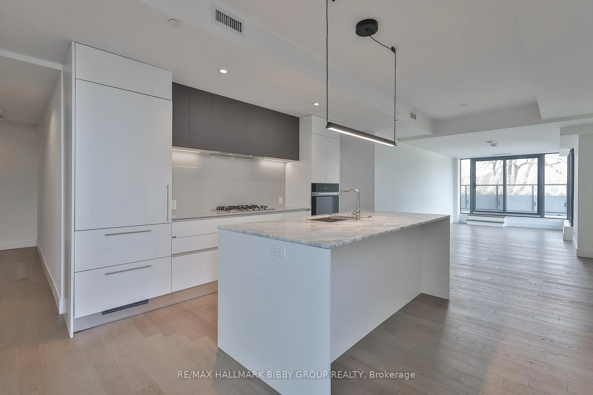 Front of Unit 310, 1414 Bayview Avenue