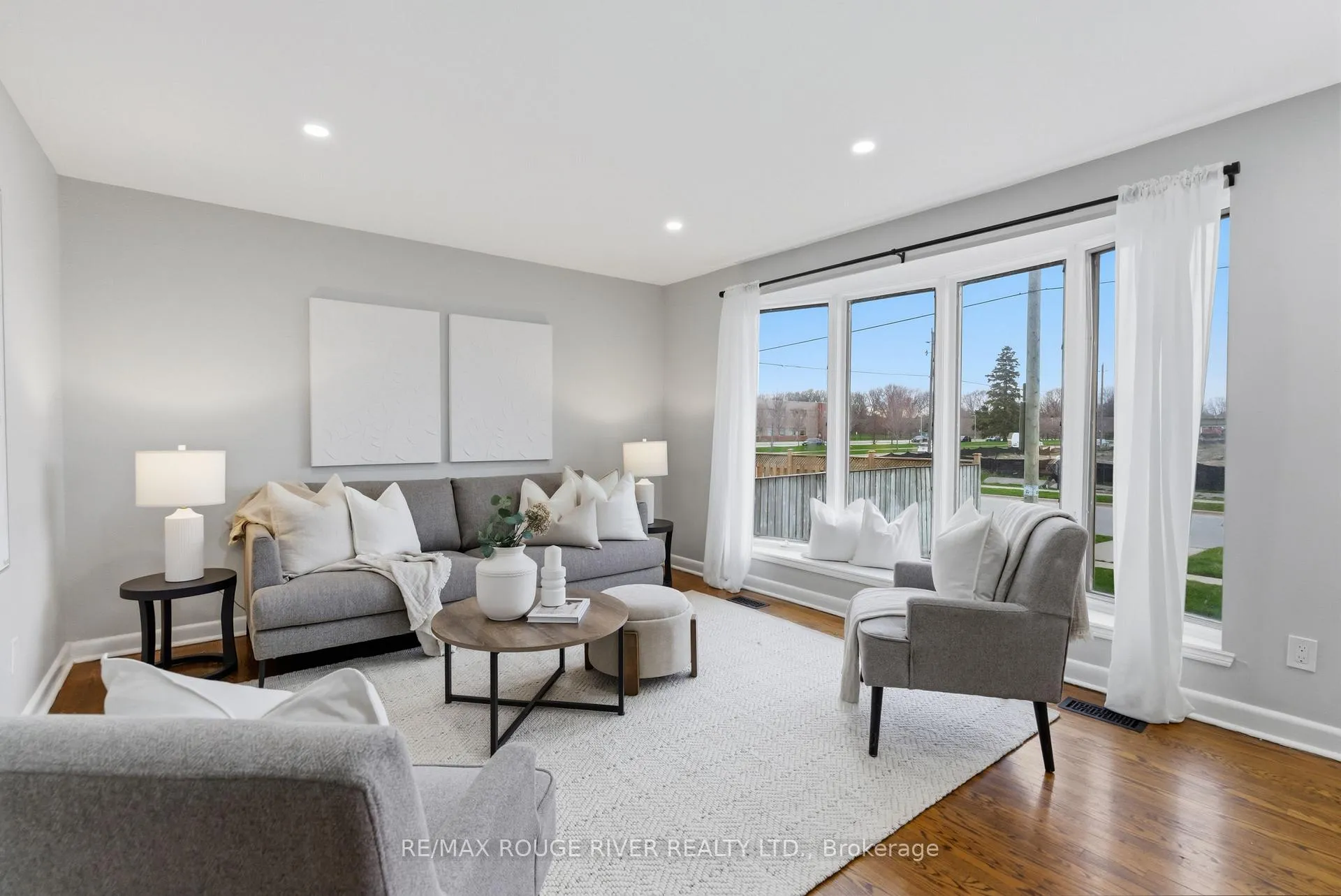 Photo 4 of 557 Shakespeare Avenue, Oshawa, Donevan — HOMEH