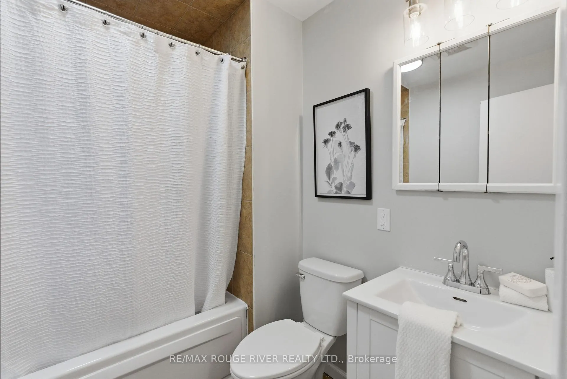Photo 11 of 557 Shakespeare Avenue, Oshawa, Donevan — HOMEH