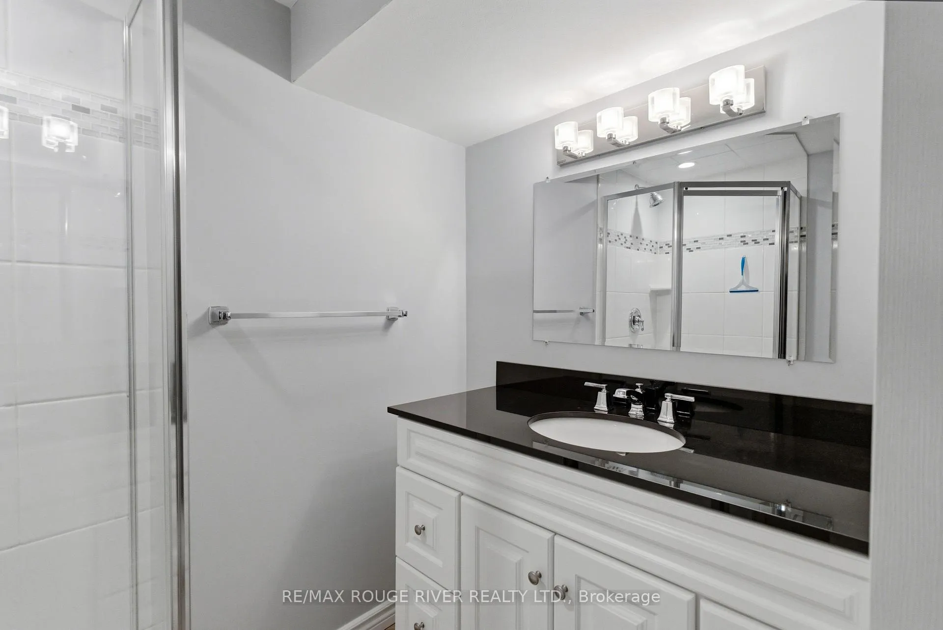 Photo 17 of 557 Shakespeare Avenue, Oshawa, Donevan — HOMEH