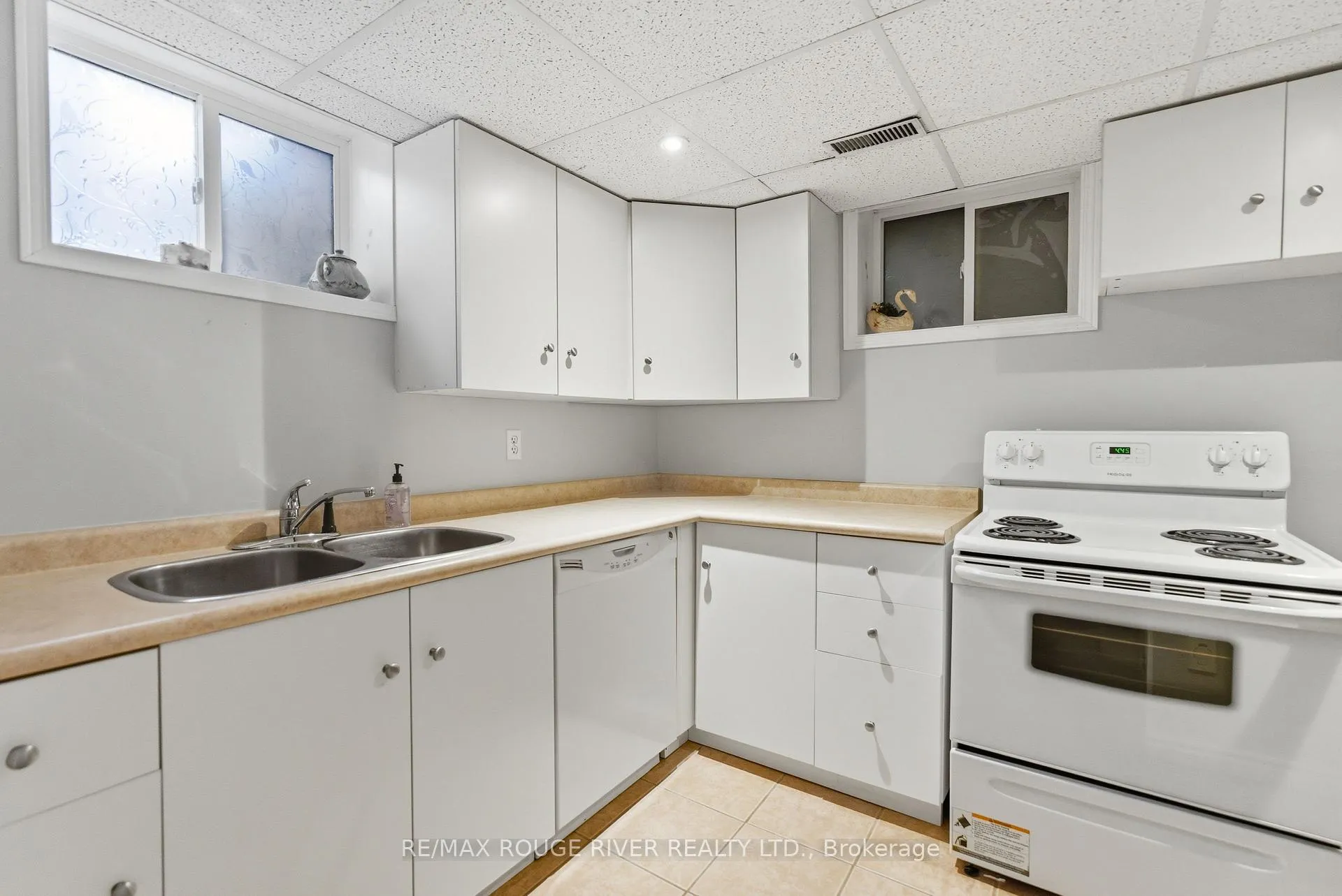 Photo 18 of 557 Shakespeare Avenue, Oshawa, Donevan — HOMEH