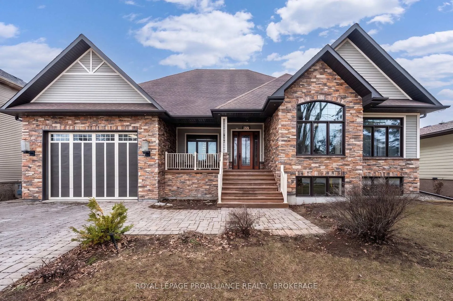 Front of 977 Woodbine Road