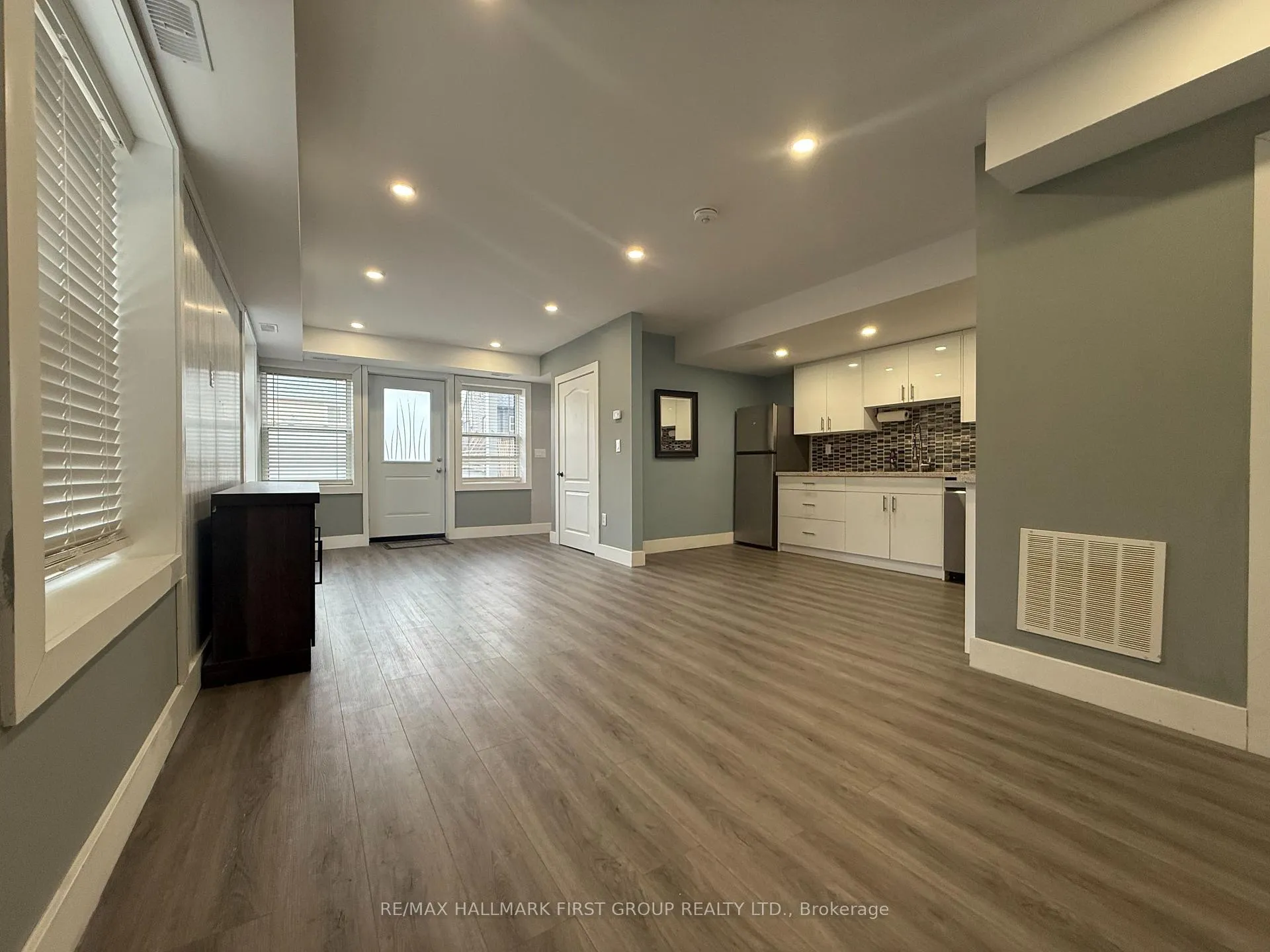 Photo 5 of Unit Unit B, 33 Lincoln Street, Ajax, Central West — HOMEH
