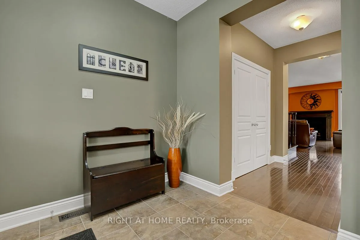 Photo 3 of 701 Everlasting Crescent, Ottawa, Springridge/East Village — HOMEH