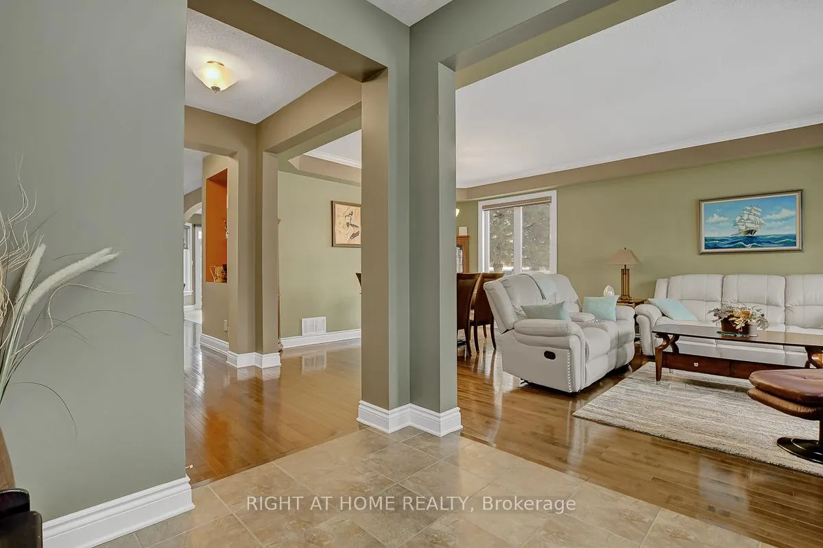 Photo 4 of 701 Everlasting Crescent, Ottawa, Springridge/East Village — HOMEH