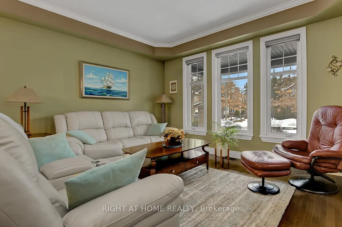 Photo 5 of 701 Everlasting Crescent, Ottawa, Springridge/East Village — HOMEH