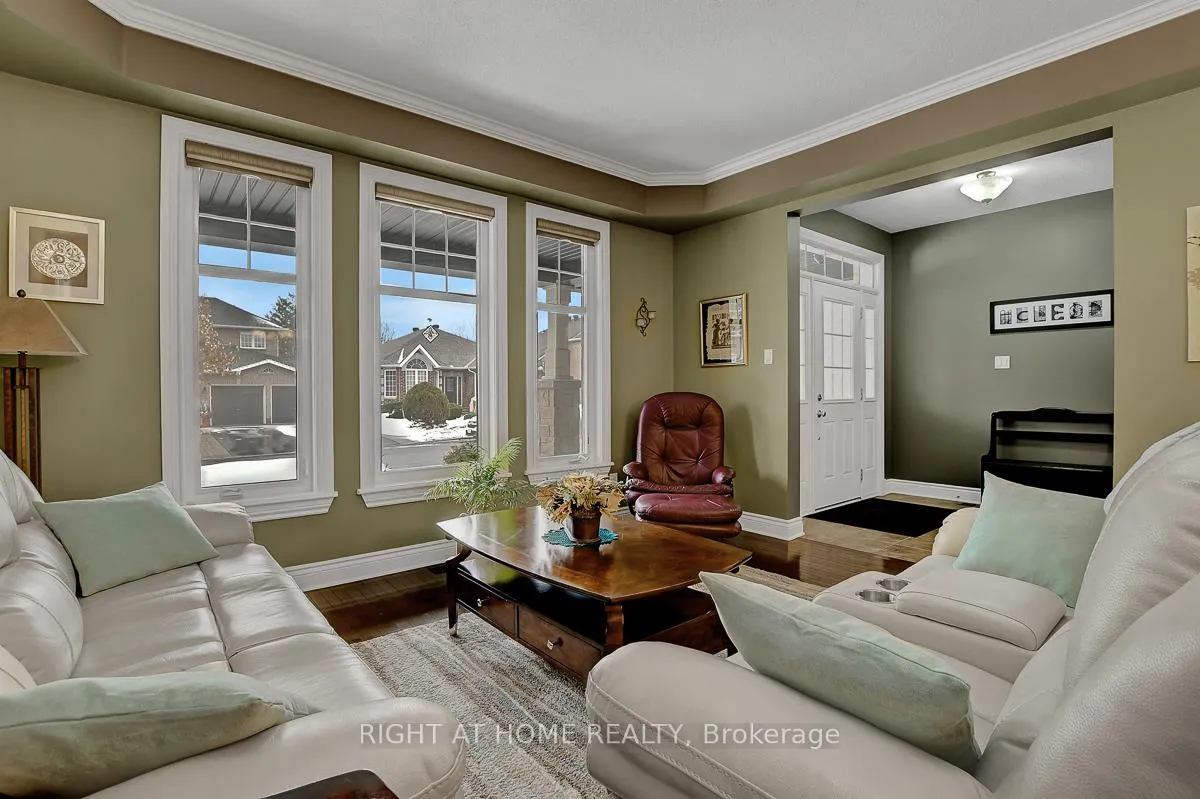 Photo 6 of 701 Everlasting Crescent, Ottawa, Springridge/East Village — HOMEH