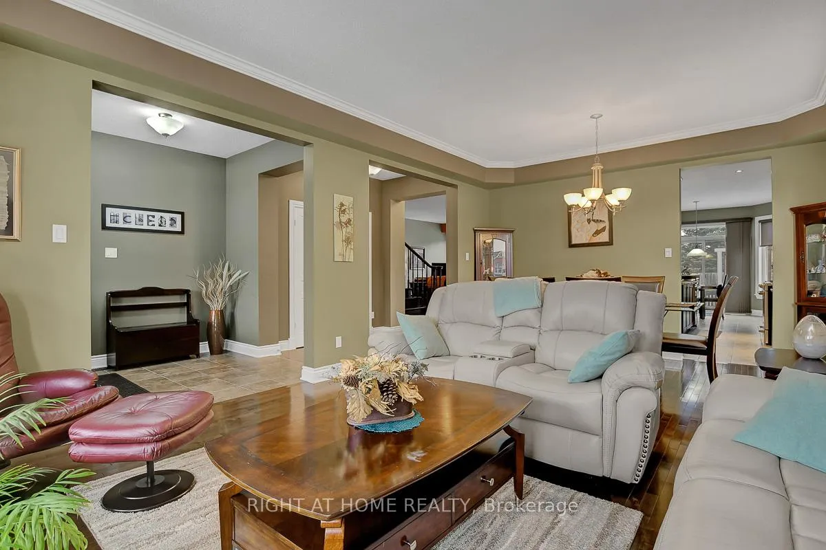 Photo 7 of 701 Everlasting Crescent, Ottawa, Springridge/East Village — HOMEH
