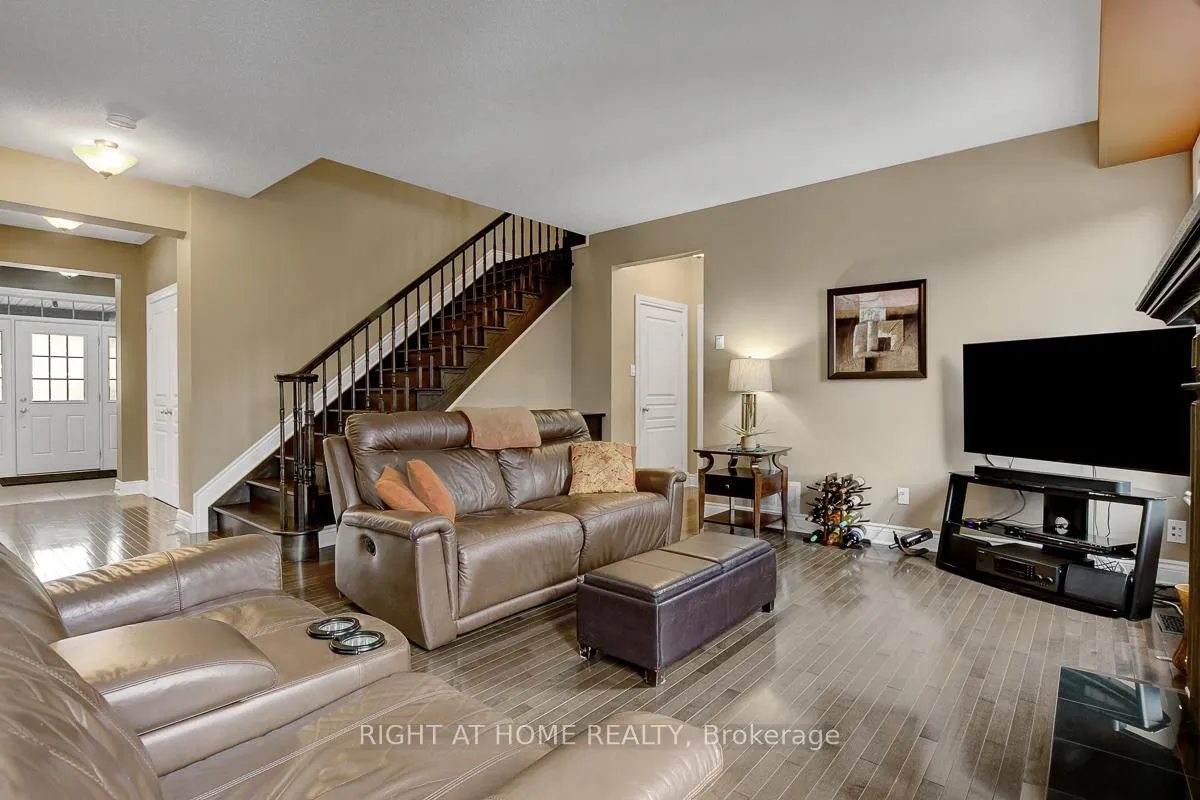 Photo 14 of 701 Everlasting Crescent, Ottawa, Springridge/East Village — HOMEH