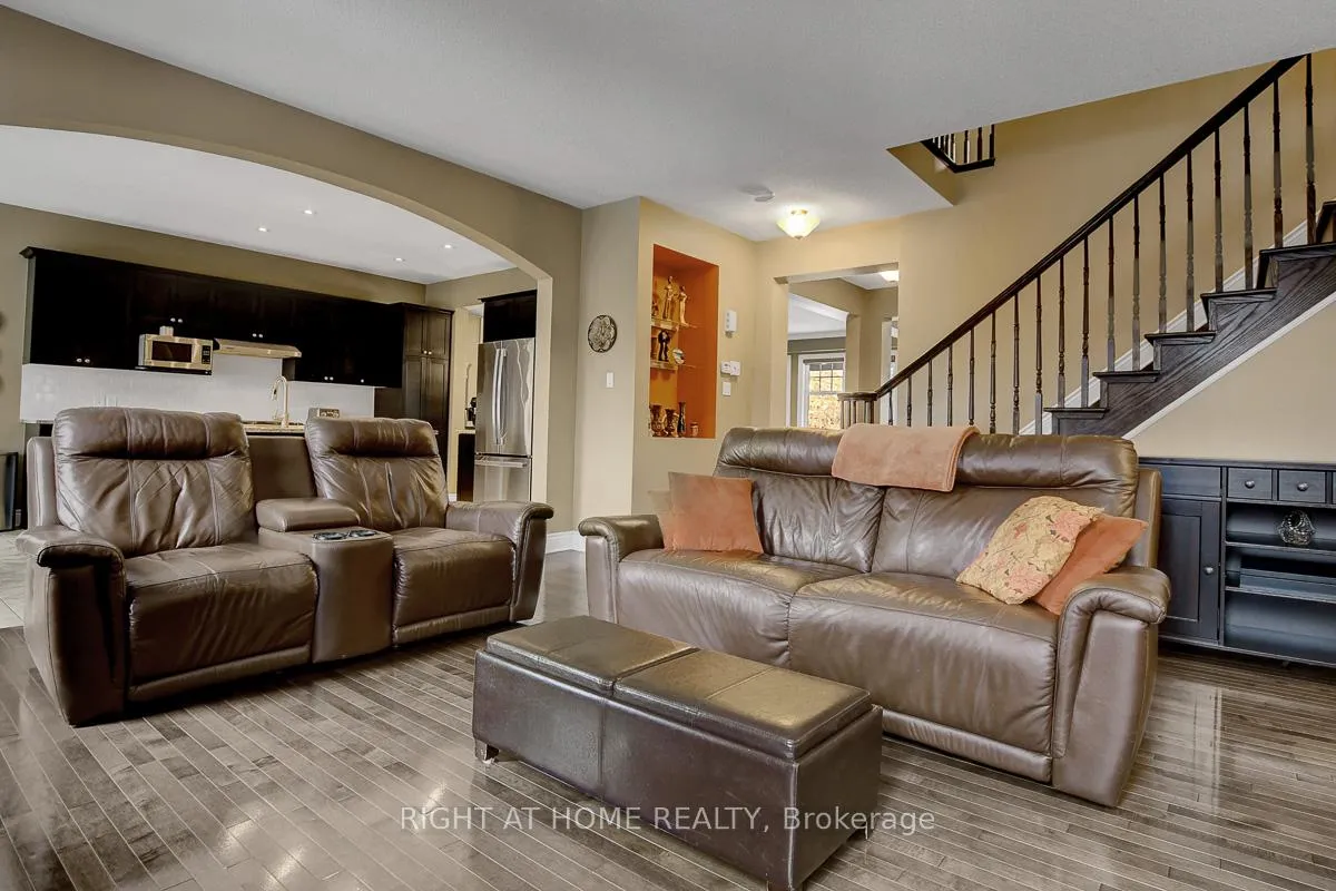 Photo 15 of 701 Everlasting Crescent, Ottawa, Springridge/East Village — HOMEH