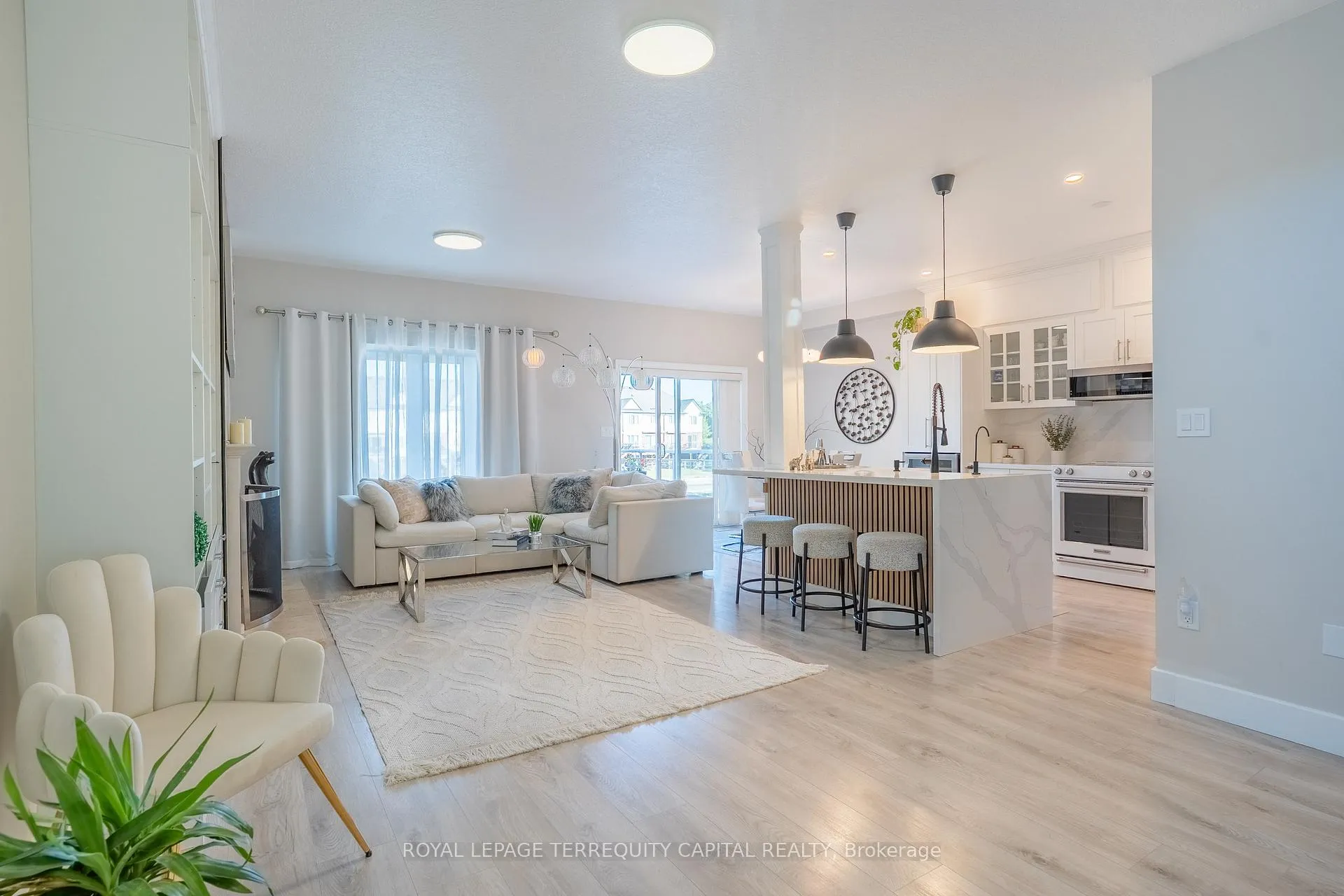 Photo 5 of Unit 25, 31 Sunvale Place, Hamilton, Stoney Creek — HOMEH