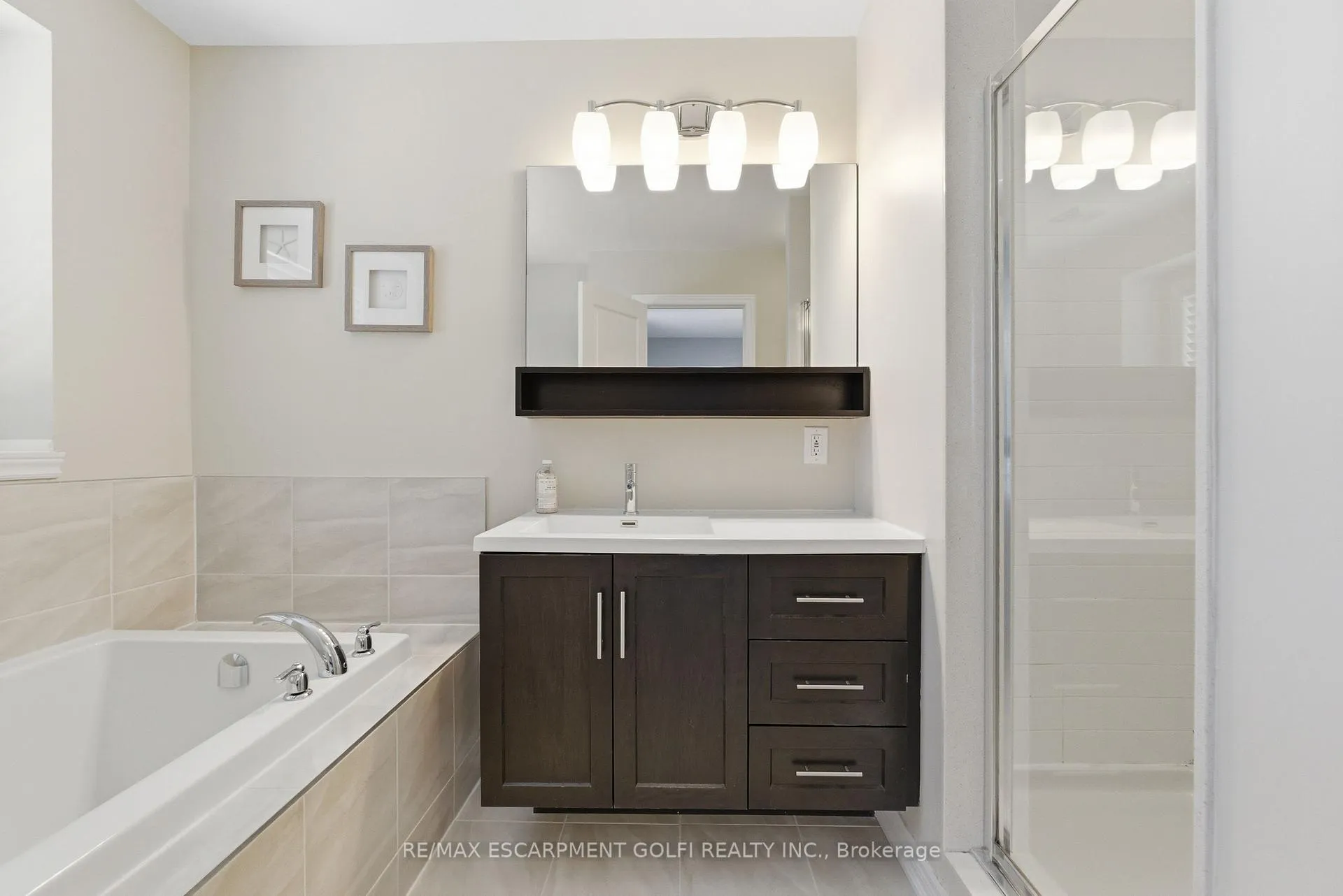 Photo 12 of 383 Wheat Boom Drive, Oakville, Joshua Meadows — HOMEH